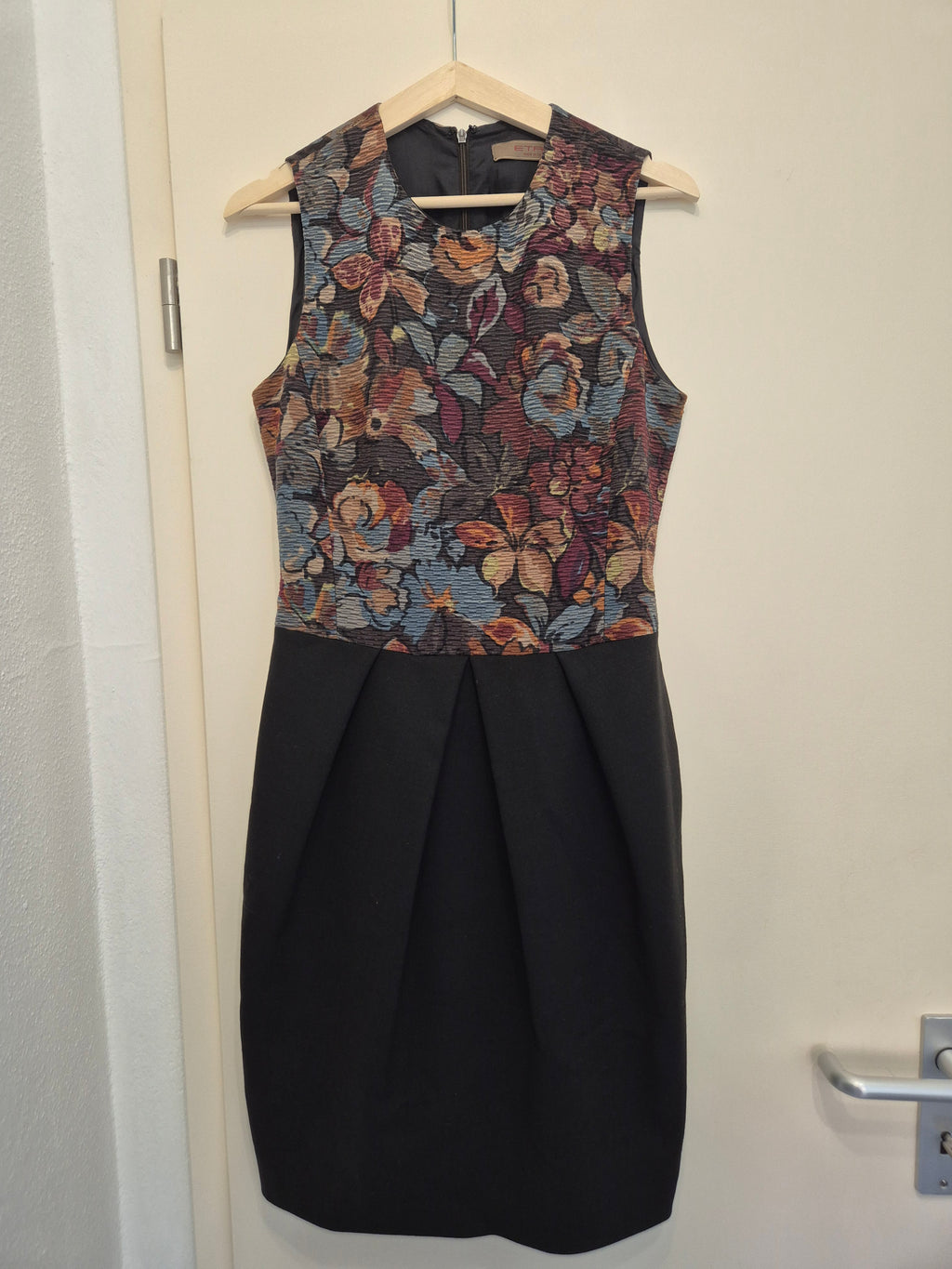 Etro Jacquard Kleid, Wolle-Seide, IT 40, Blumenmuster/Schwarz, Sehr gut