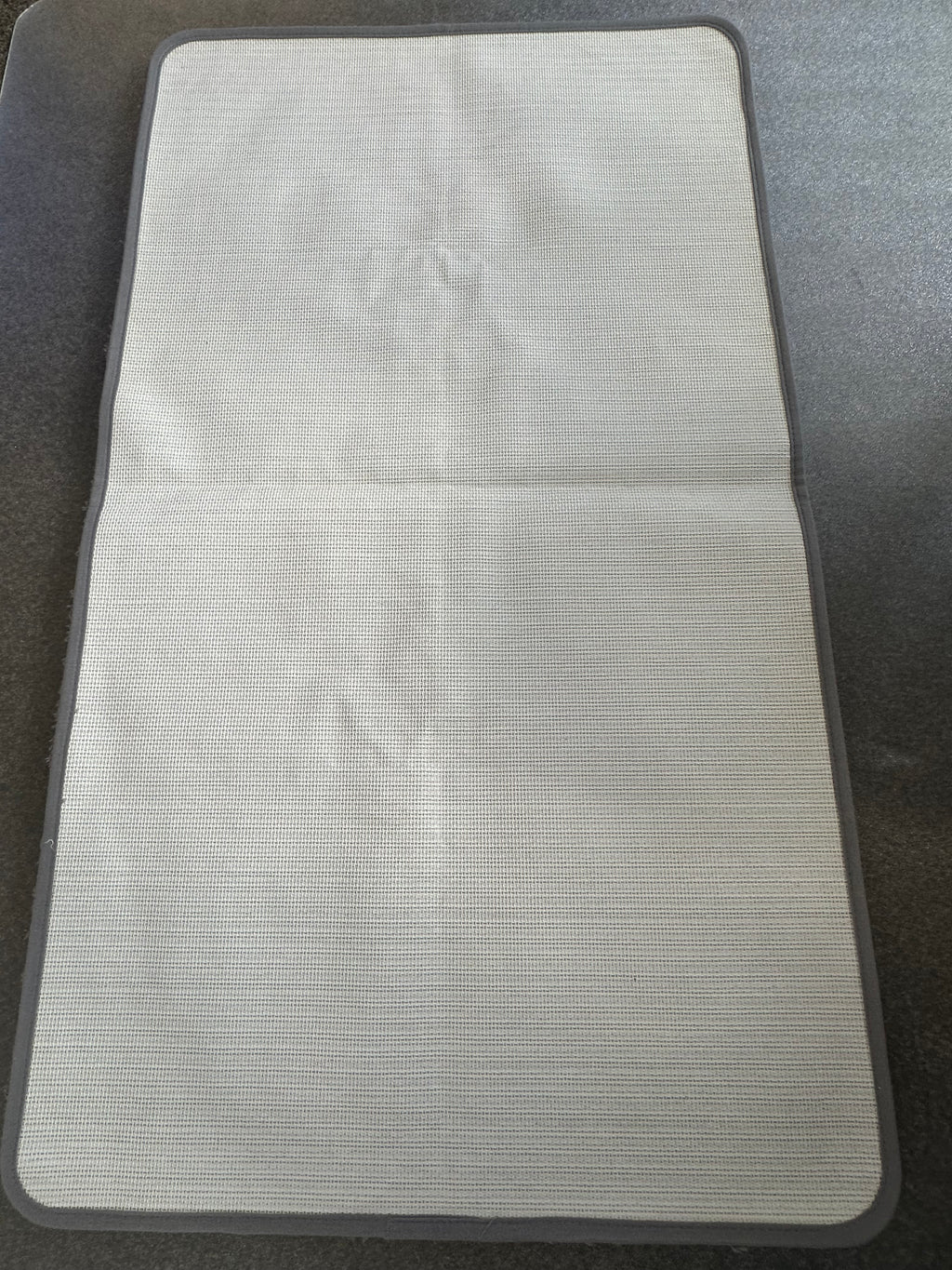 Soft plush grey bath rug 60×90 cm Member's Mark – good condition
