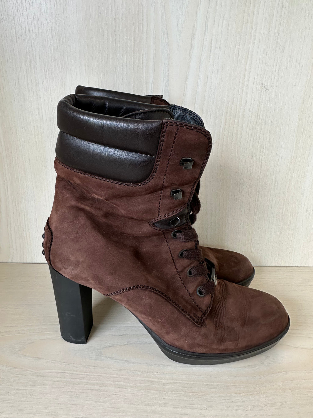 Tod’s Schnürstiefeletten – Wildleder, Braun, Größe 38, Gebraucht