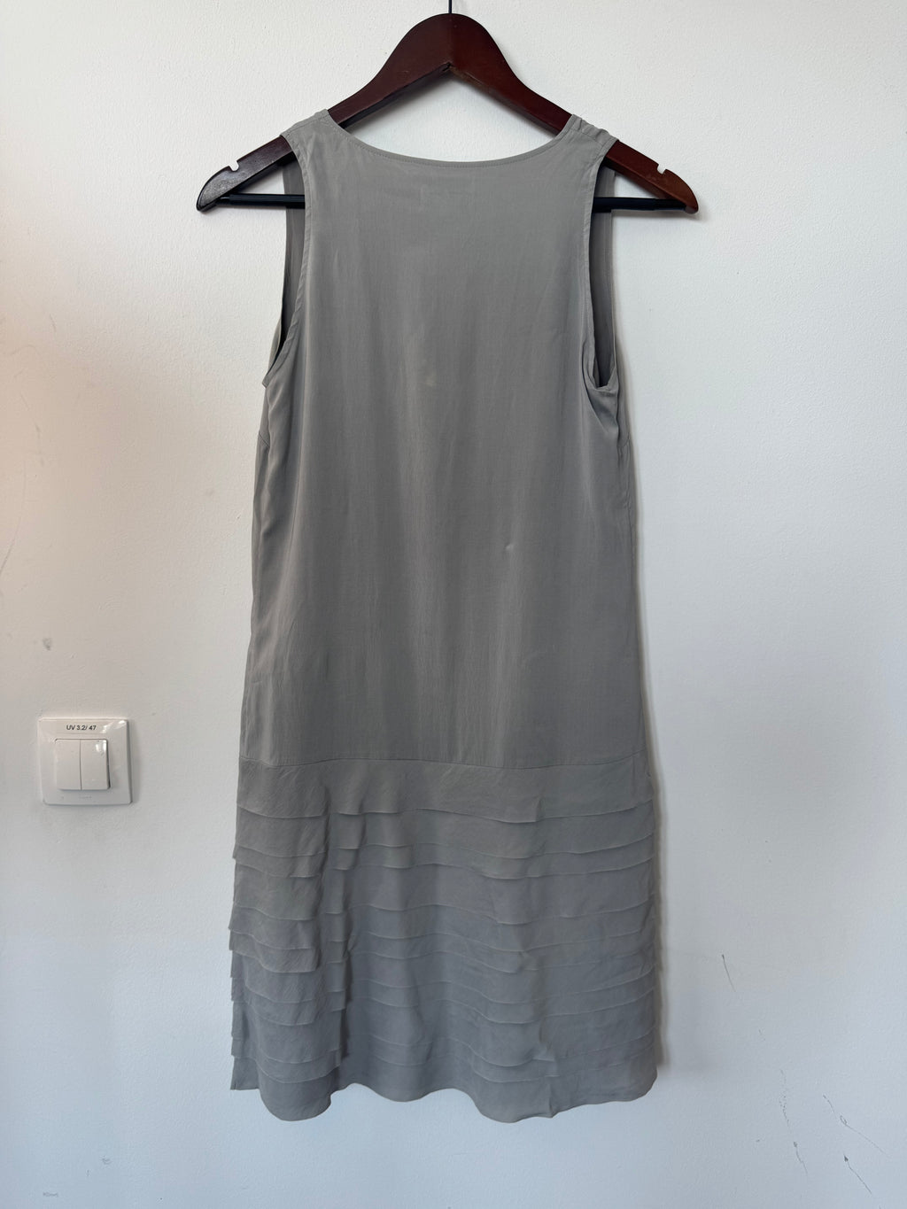 Brunello Cucinelli Silk Blend Sleeveless Shift Dress Light Grey Medium Good