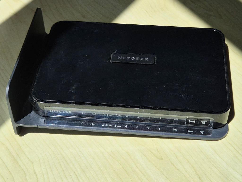 Netgear N600 WNDR3700v3 Dual-Band Gigabit WLAN Router Schwarz + Netzteil