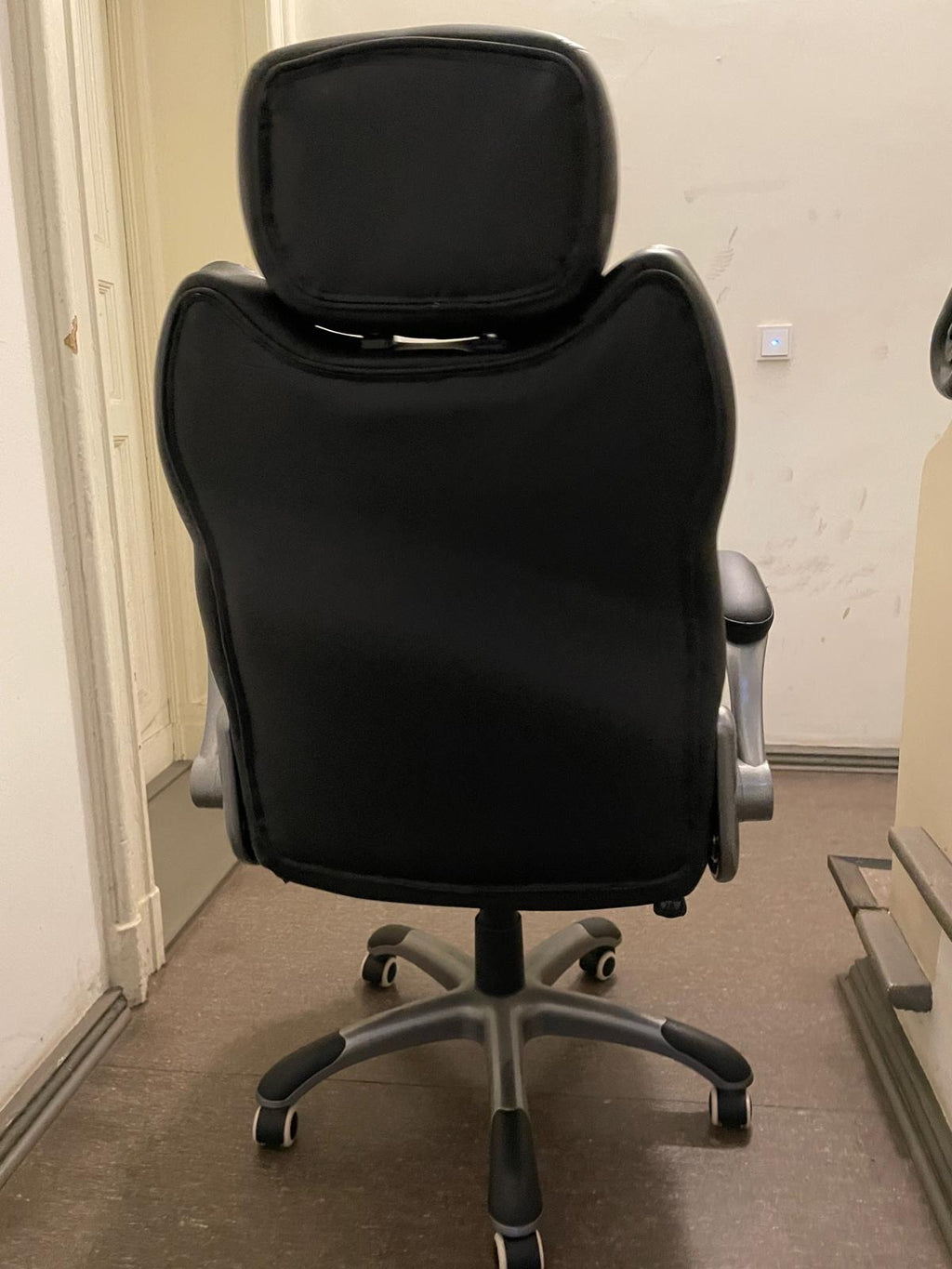Serta Smart Layers Brinkley High-Back Office Chair Black Bonded Leather, Good