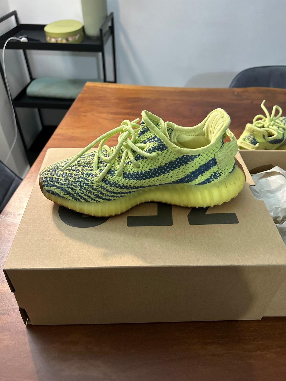 Adidas Yeezy Boost 350 V2 Semi Frozen Yellow EU 36 / UK 3,5 – Guter Zustand