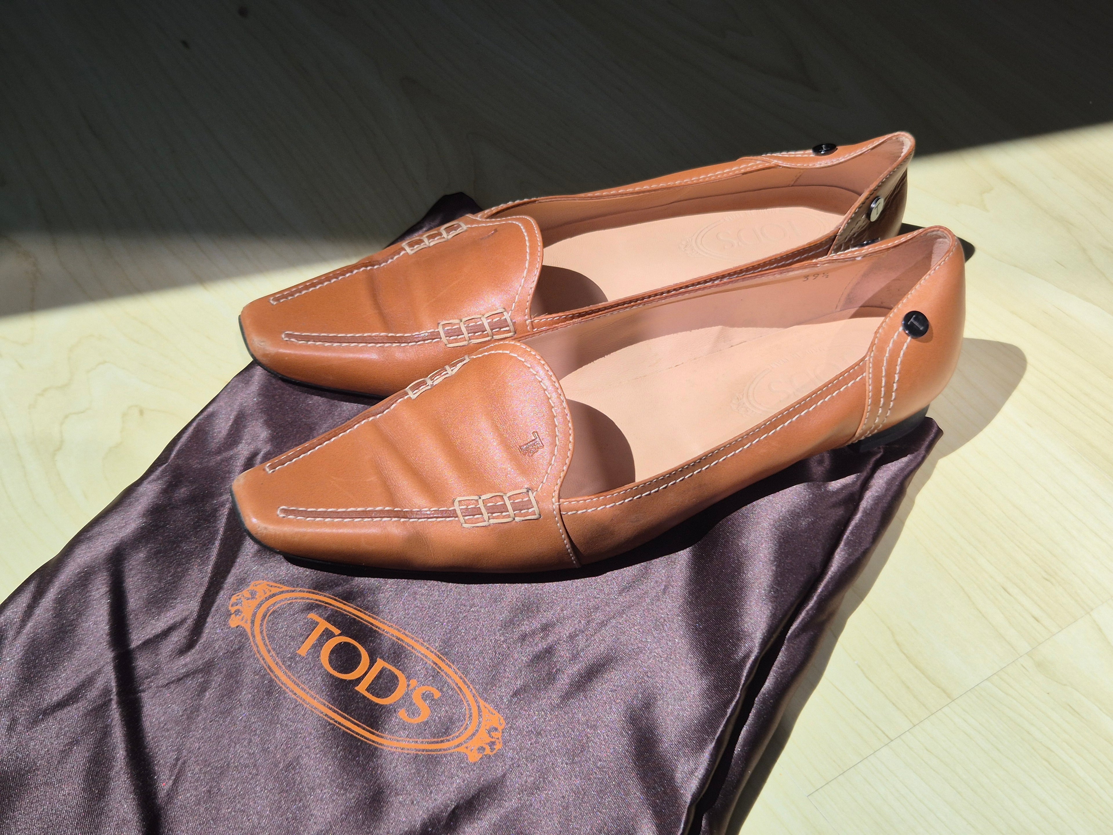 Tod’s Women’s Leather Loafers Tan EU 39.5 Square Toe w/ Dust Bag Good Condition