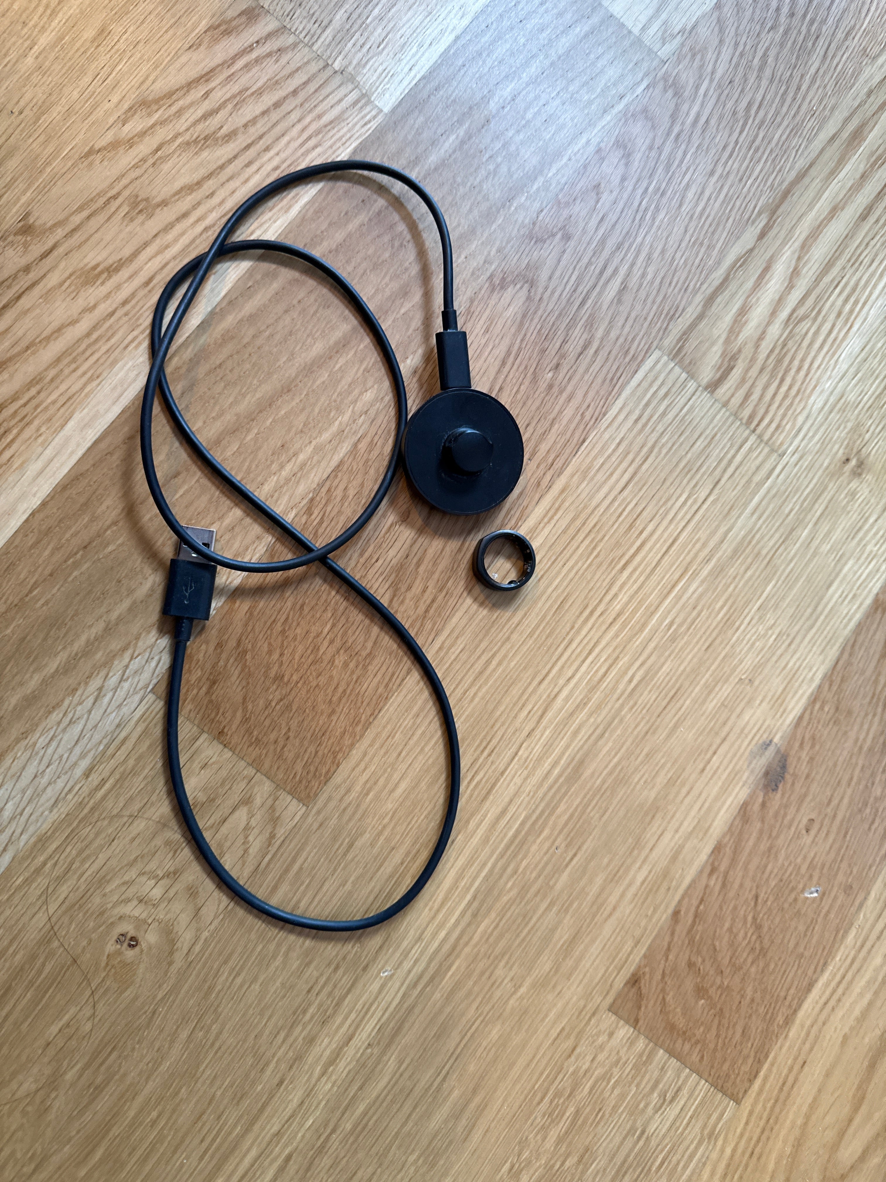 Oura Ring Gen 3 Heritage Schwarz Größe 8 Smart Ring mit Ladegerät, gebraucht