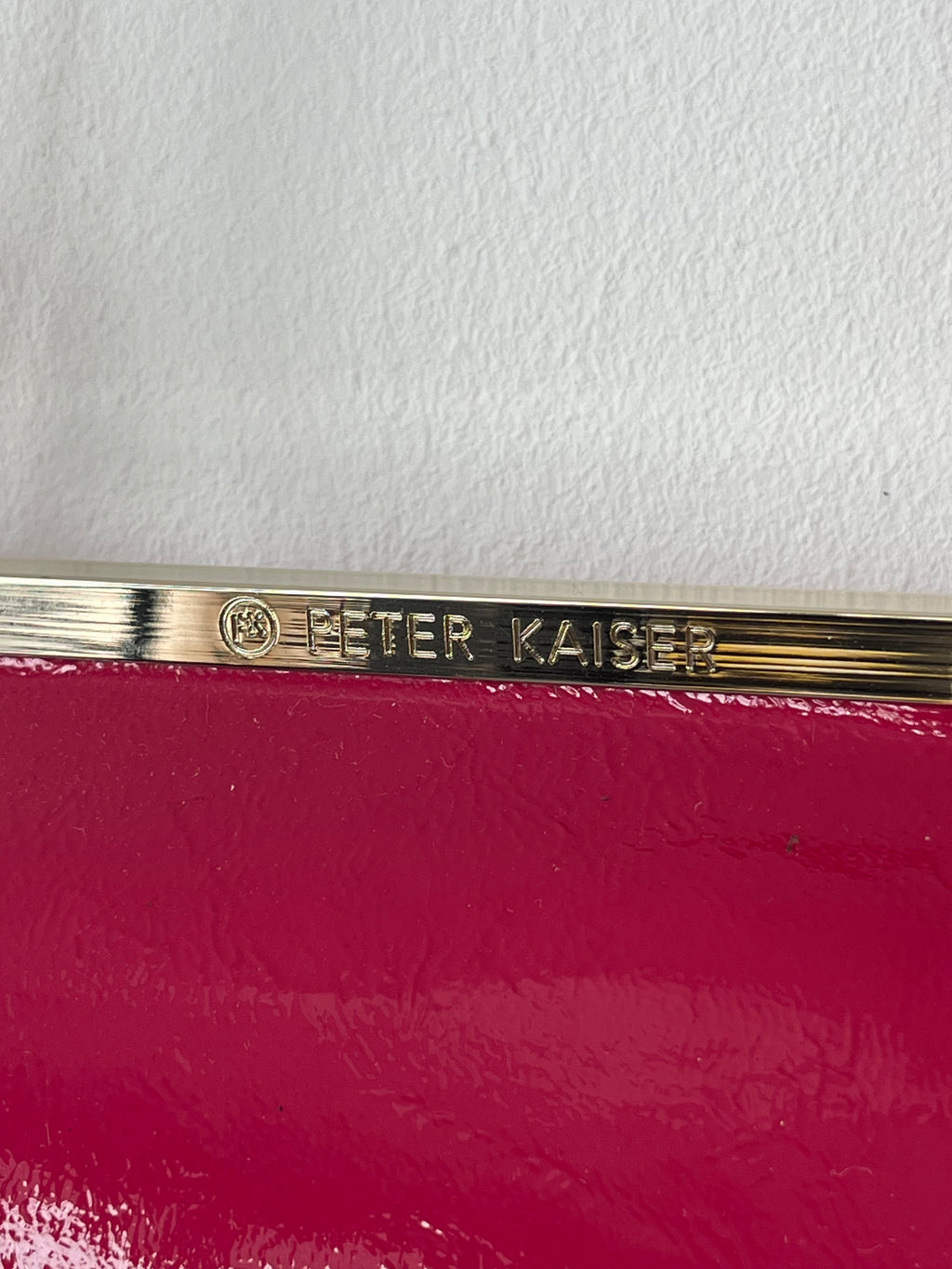 Peter Kaiser Magenta Lackleder Schulter-/Clutch-Tasche – Sehr guter Zustand
