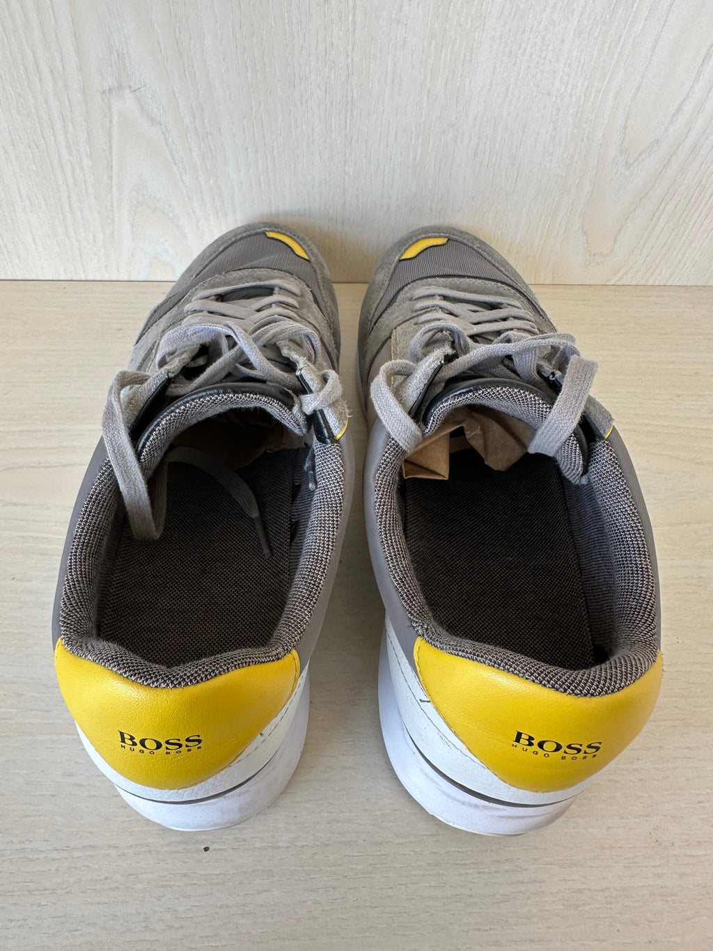 BOSS Icelin_Runn Sneaker – Grau/Gelb, Gr. 44, Guter Zustand