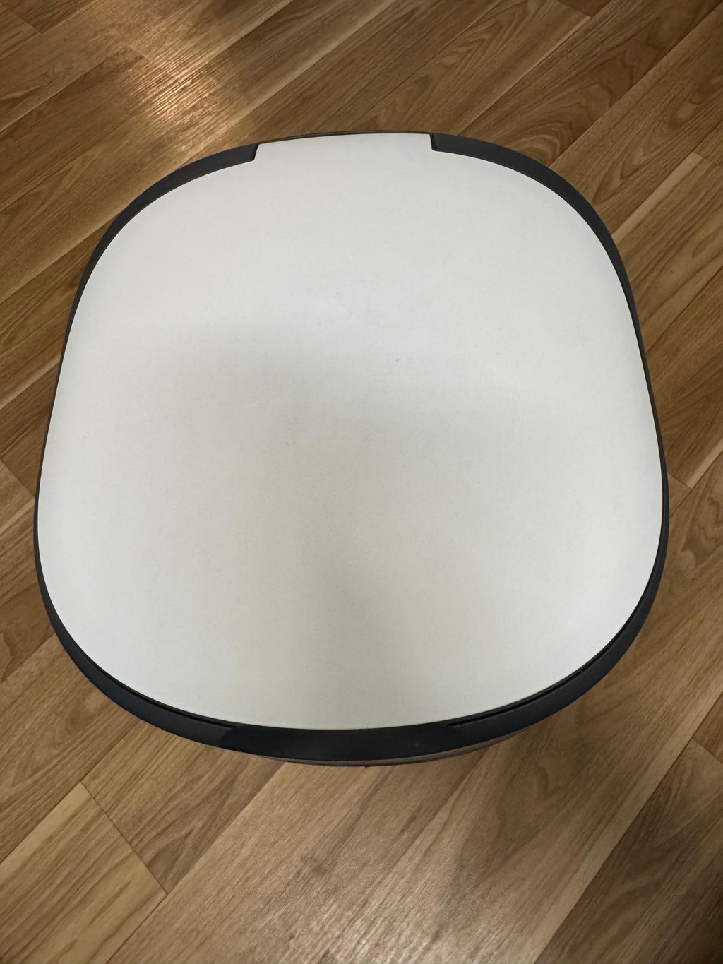 Tommee Tippee Twist & Click Nappy Bin, White, Medium, Very Good Condition