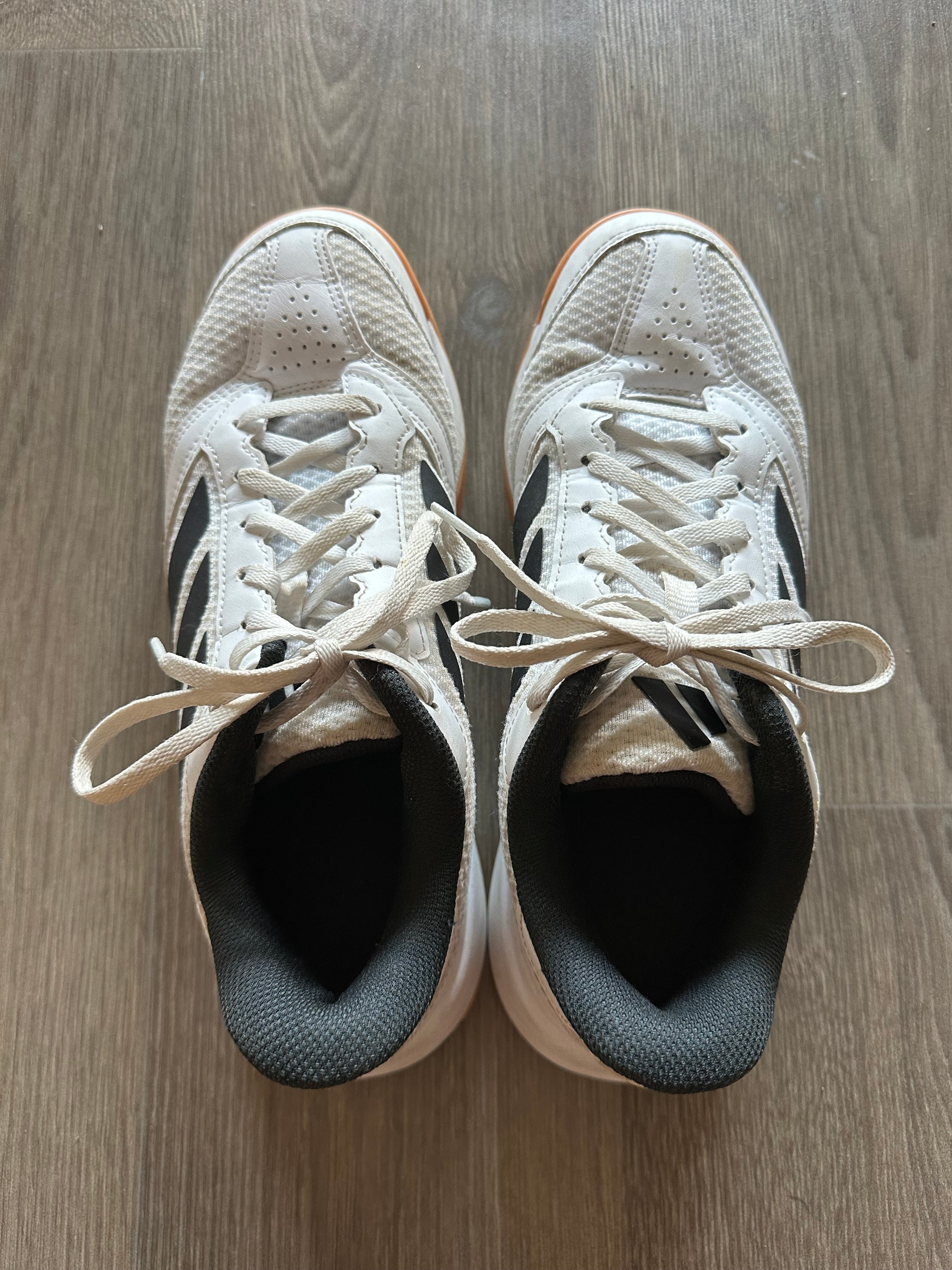 adidas Ligra 8 Hallenschuhe EU 42 Weiß – sehr guter Zustand