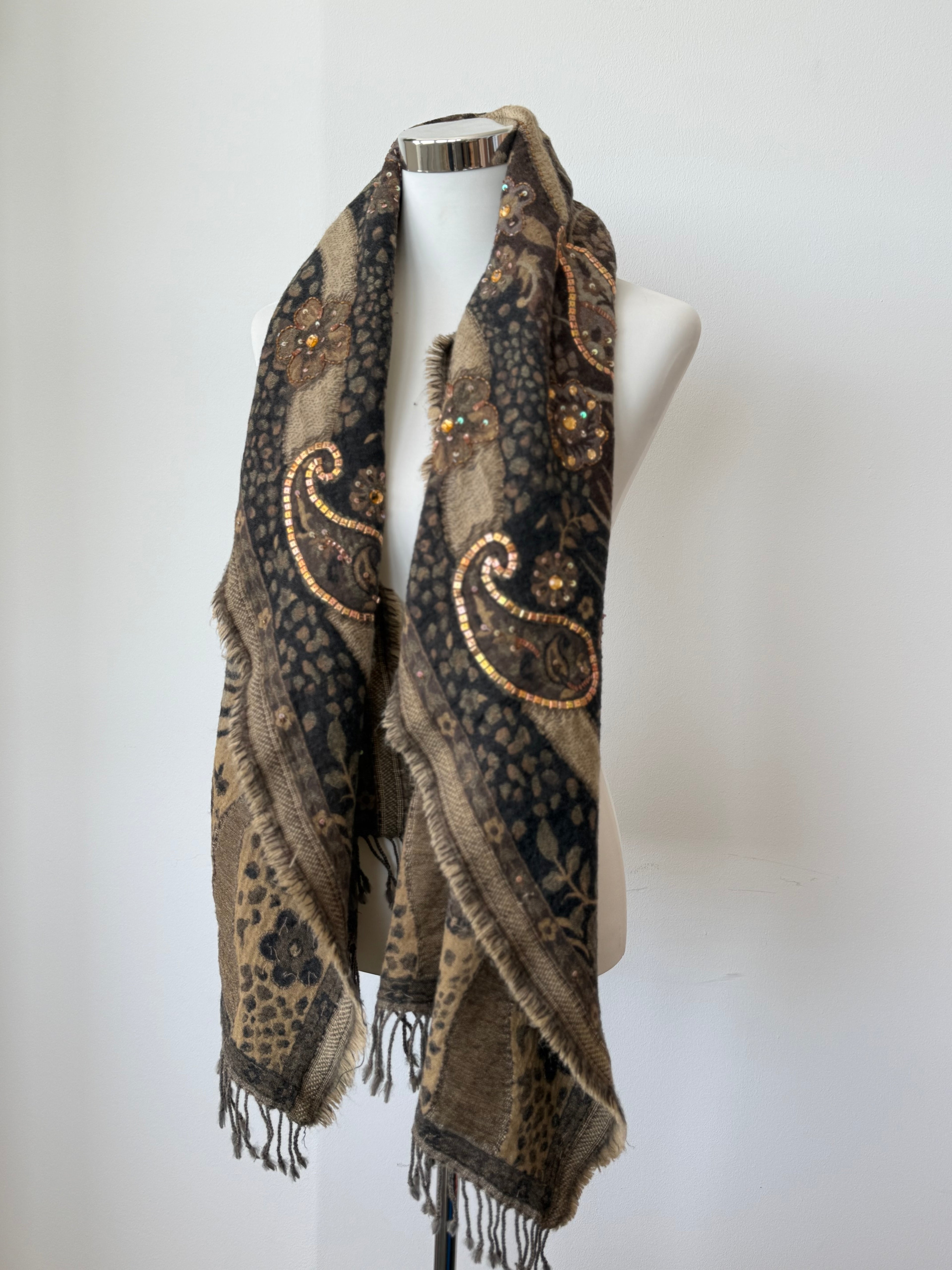 Luxus Pozzo di Borgo 100% Wollschal bestickt mit Pailletten – One Size, sehr gut