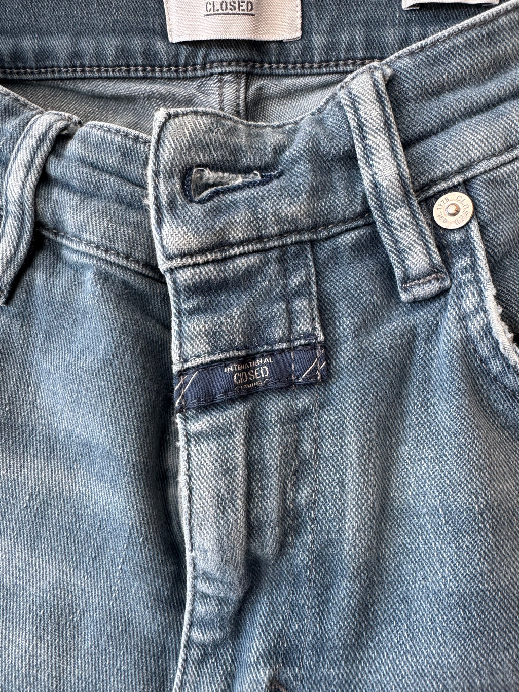 Closed Slim Fit Jeans W29 hellblau – guter Zustand