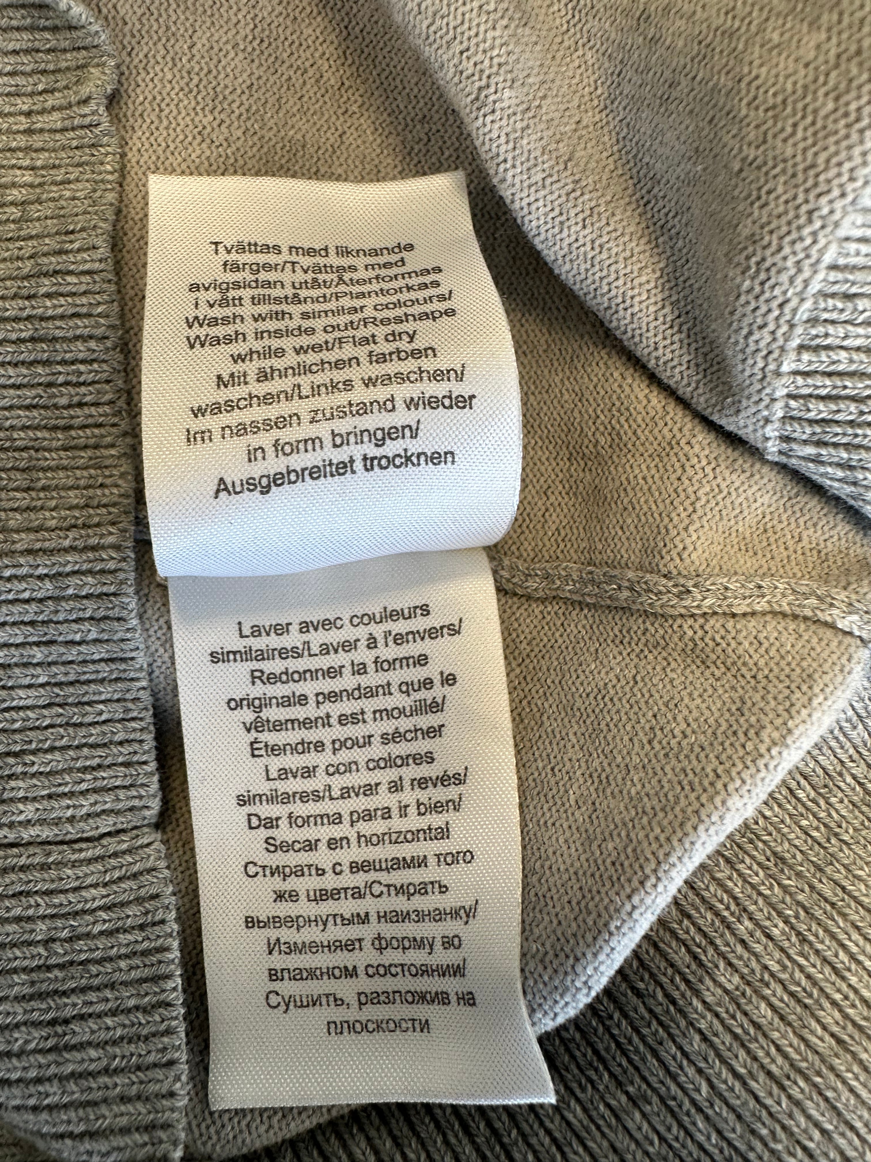 Peak Performance Grey V-Neck Sweater Men's Large – Good Condition