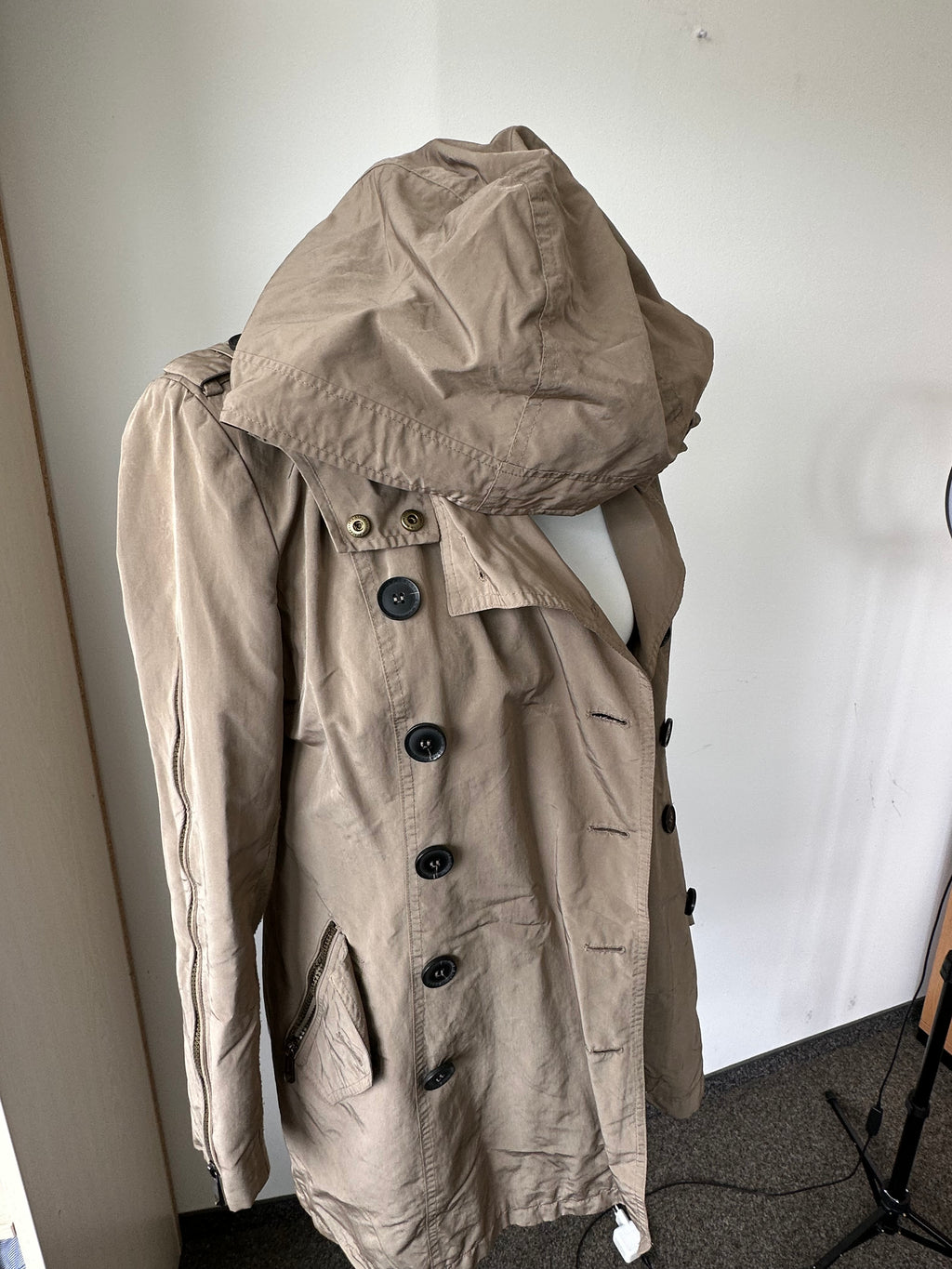 BCBG Max Azria Trenchcoat Beige Kapuze Größe M Sehr Gut