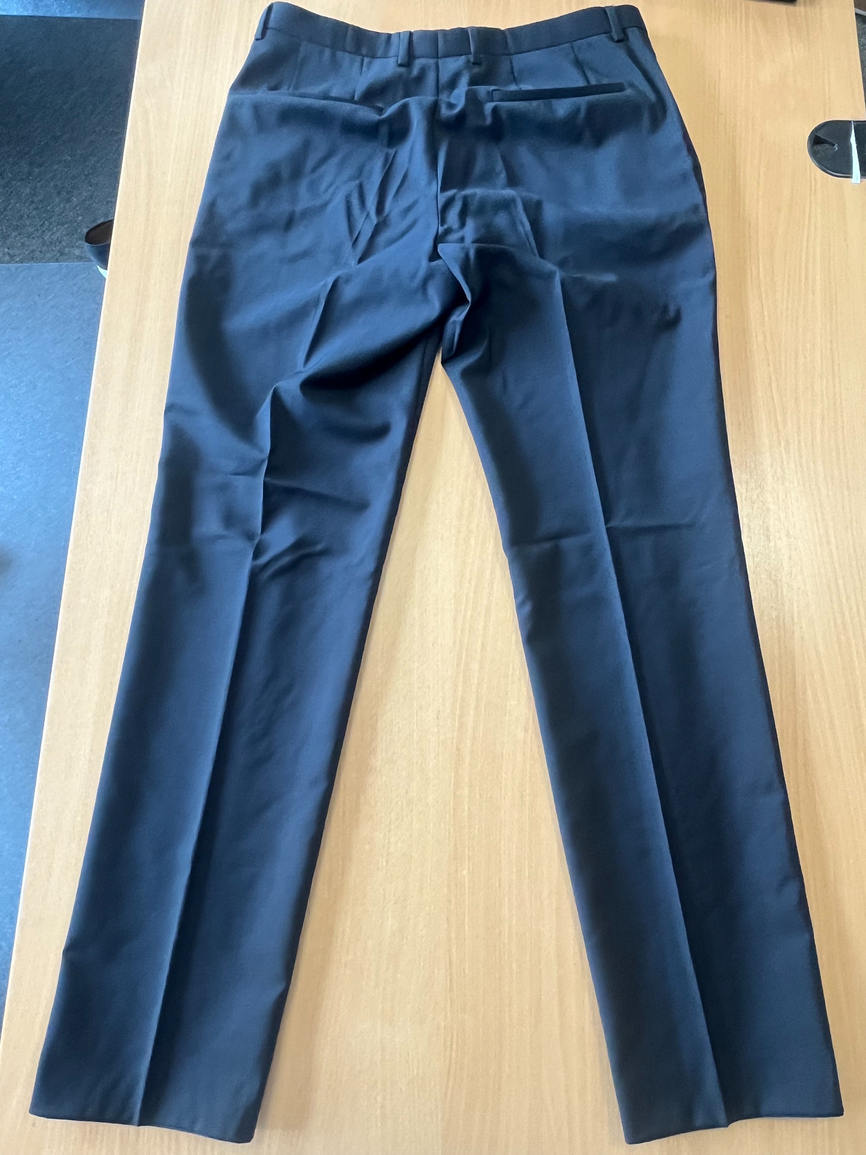 HUGO BOSS Herren Anzug 100% Schurwolle, Dunkelblau, Gr. 50, sehr guter Zustand