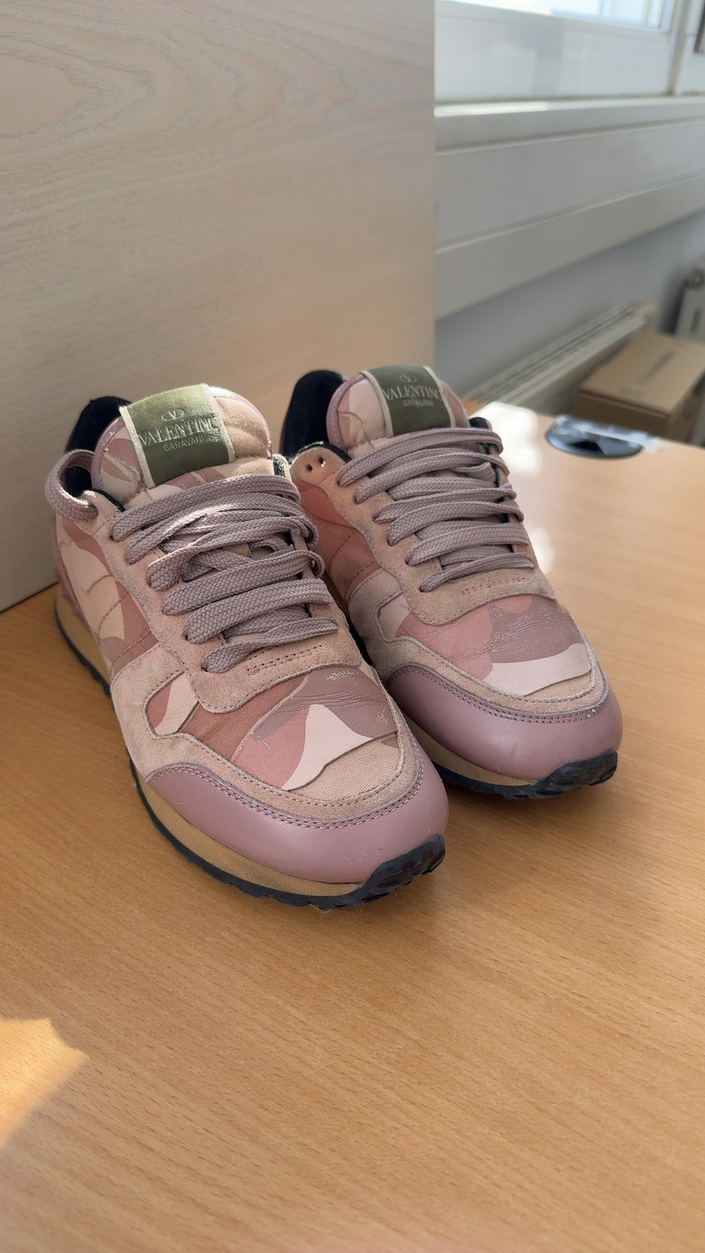Valentino Garavani Rockrunner Sneakers Rose/Beige Camo EU 37.5 Very Good