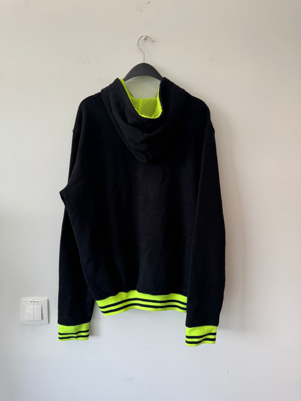 RAFF & TAFF Hoodie – Schwarz mit Neon-Grün, Größe L, Neu