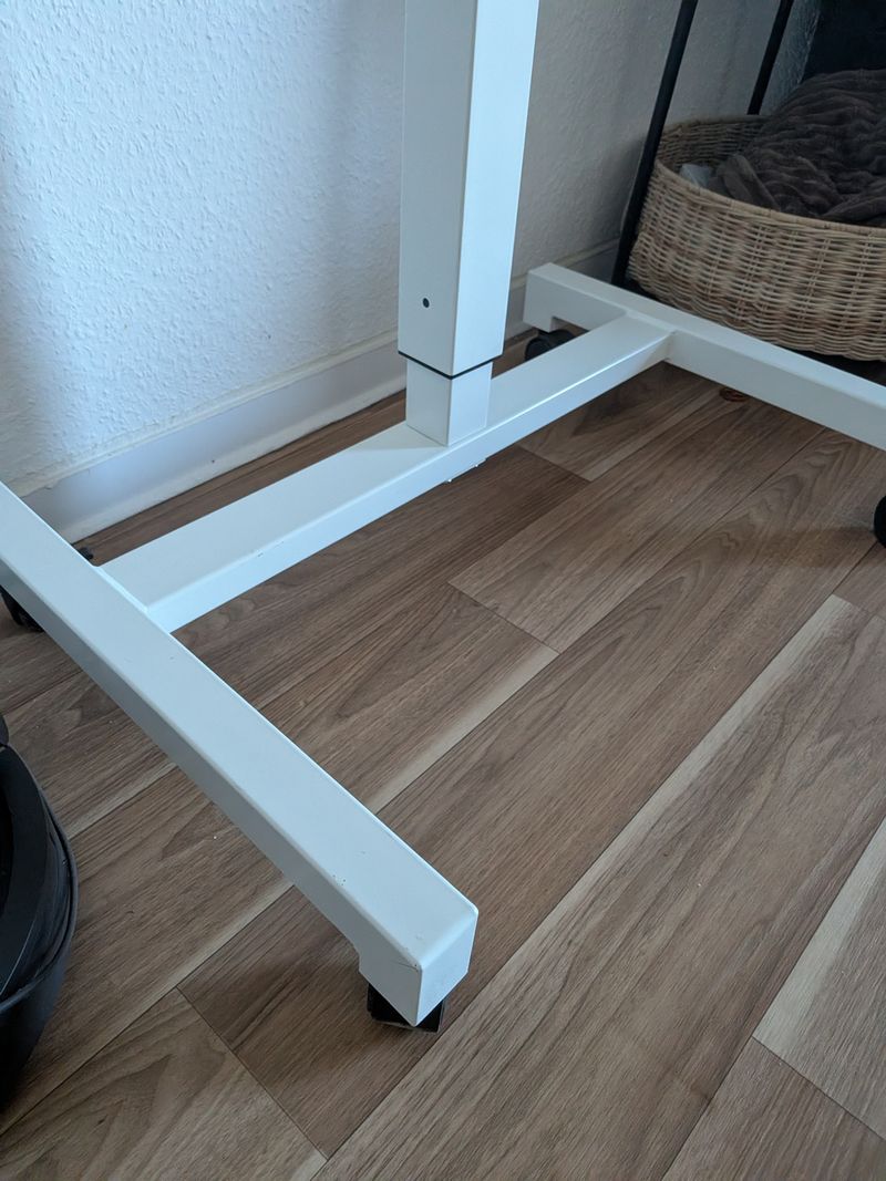 Mobiler, höhenverstellbarer Laptop-Tisch 70×48 cm Weiß, sehr guter Zustand