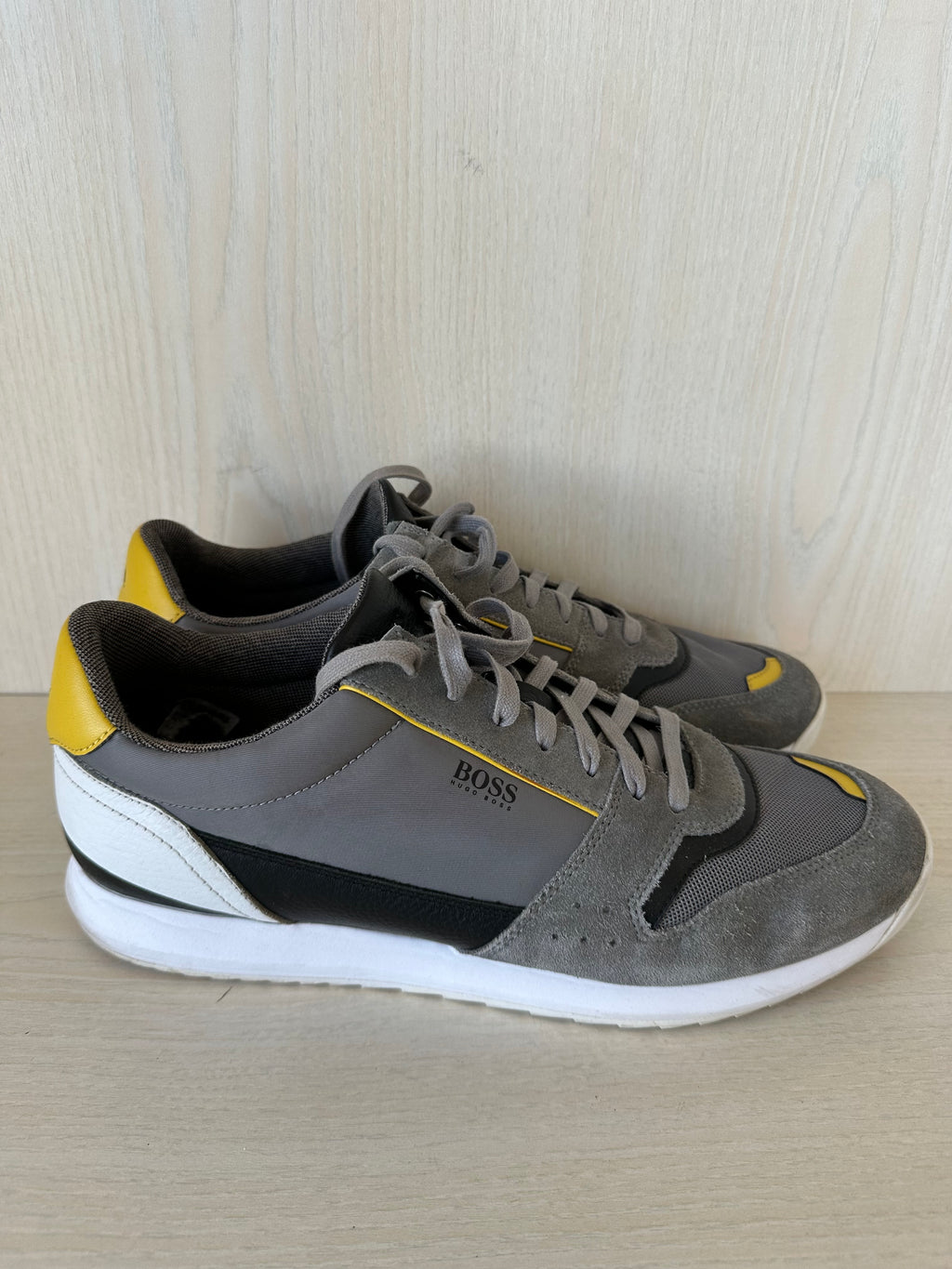 BOSS Icelin_Runn Sneaker – Grau/Gelb, Gr. 44, Guter Zustand