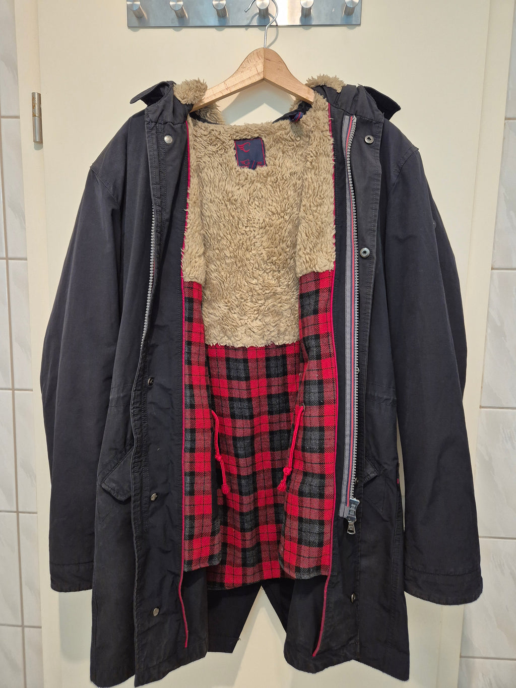 Cochrane „Procida“ Winterjacke | XXL | Kariertes Teddyfutter | Schwarz-Rot