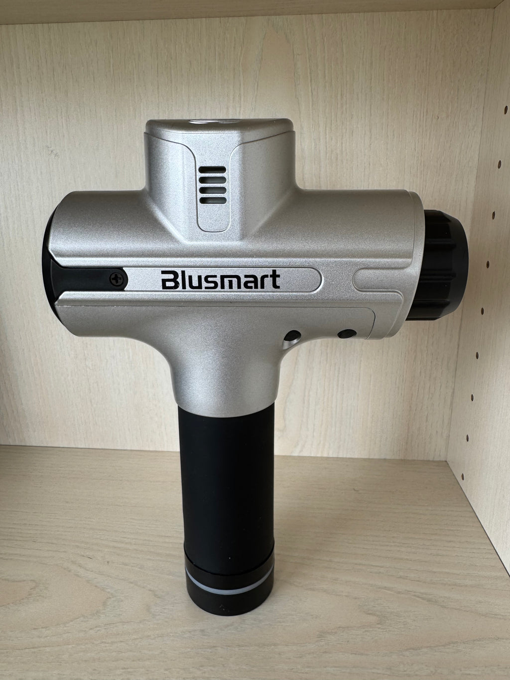 Blusmart Massage Gun Pro – Silber, 8 Aufsätze, Medium, Guter Zustand