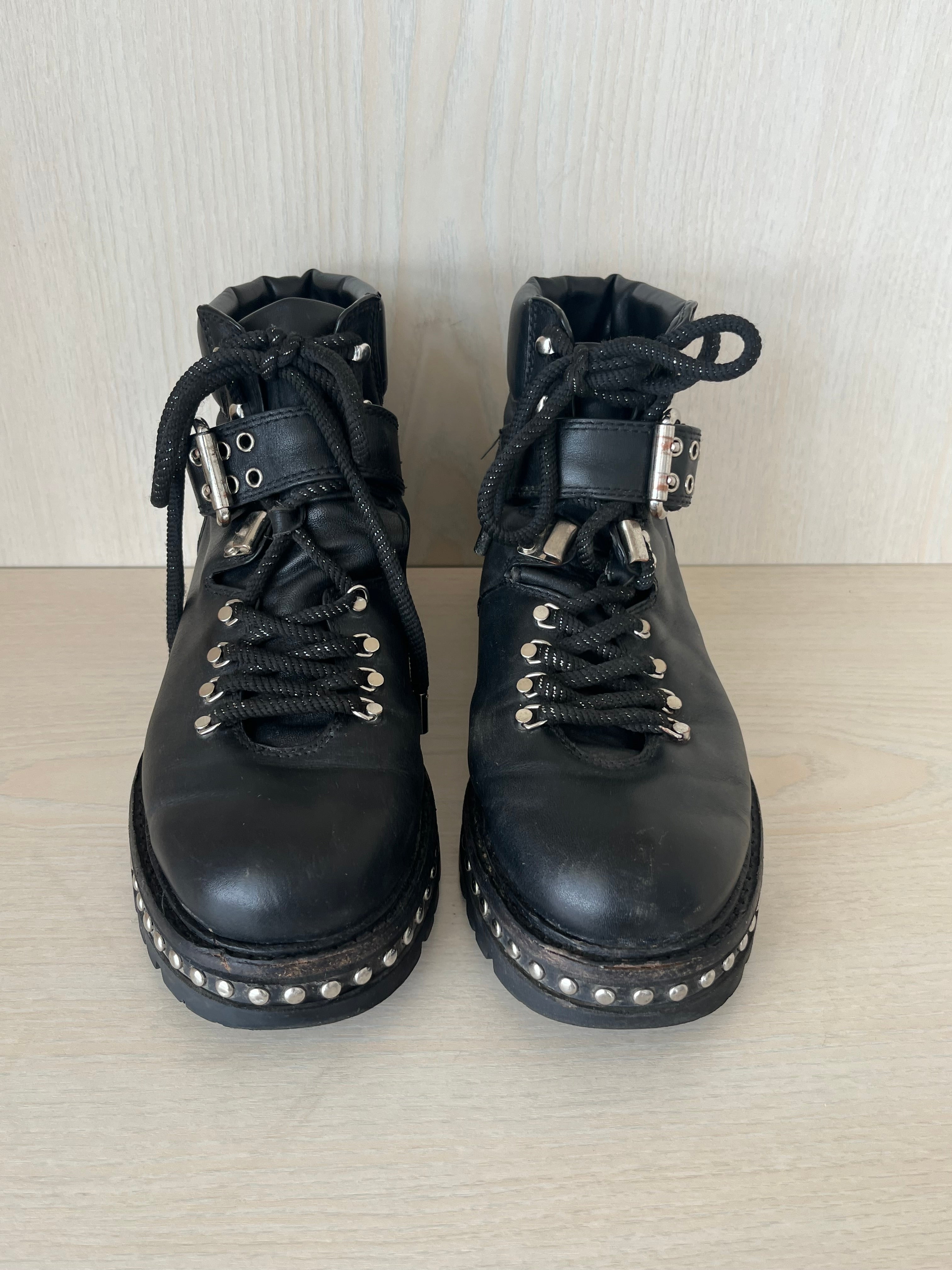 Lola Cruz Leder Combat Boots Nieten Schwarz EU 37 Zustand Gut