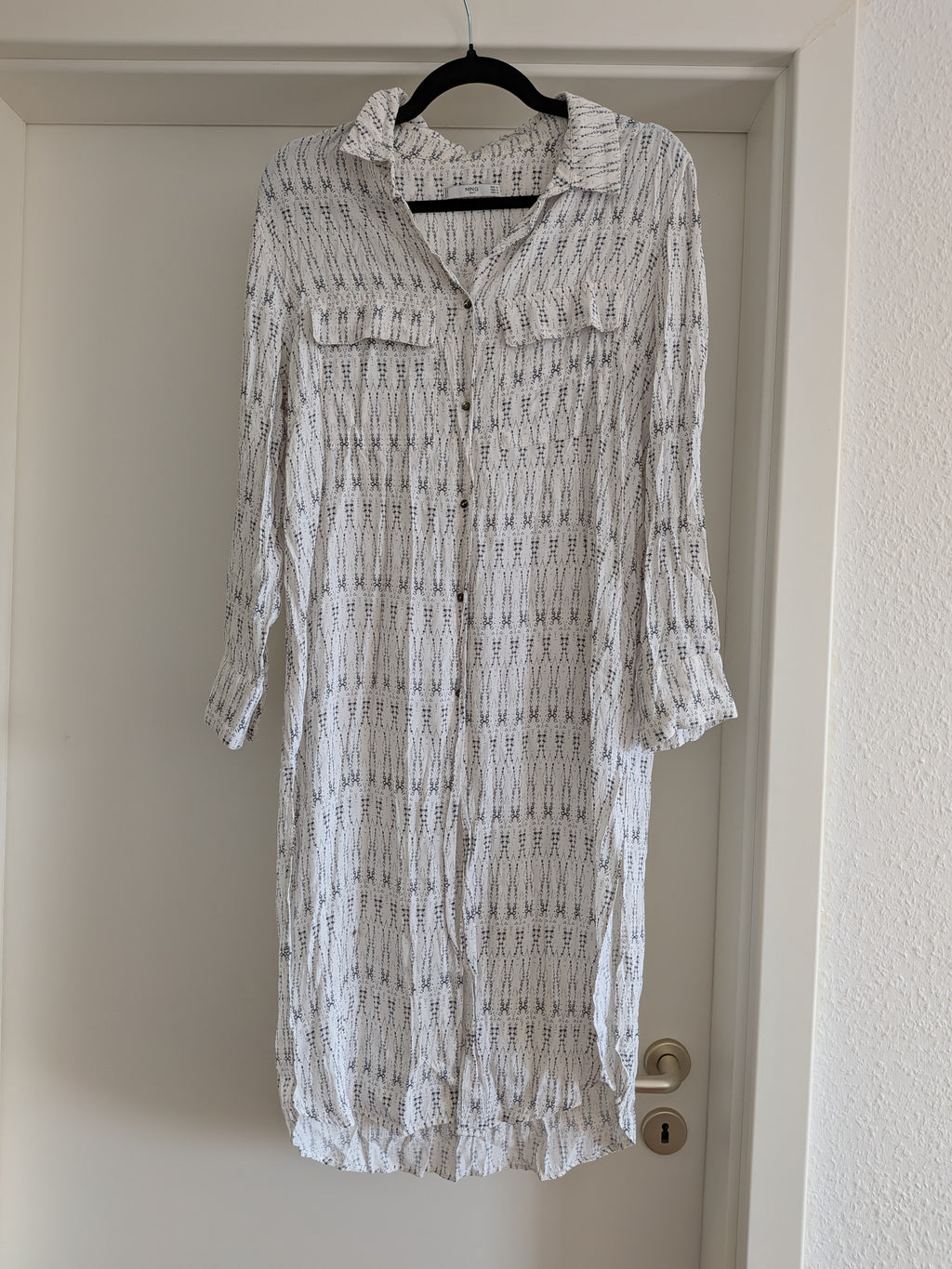 Mango Shirtkleid Gr. M – Weiß/Schwarz, sehr guter Zustand