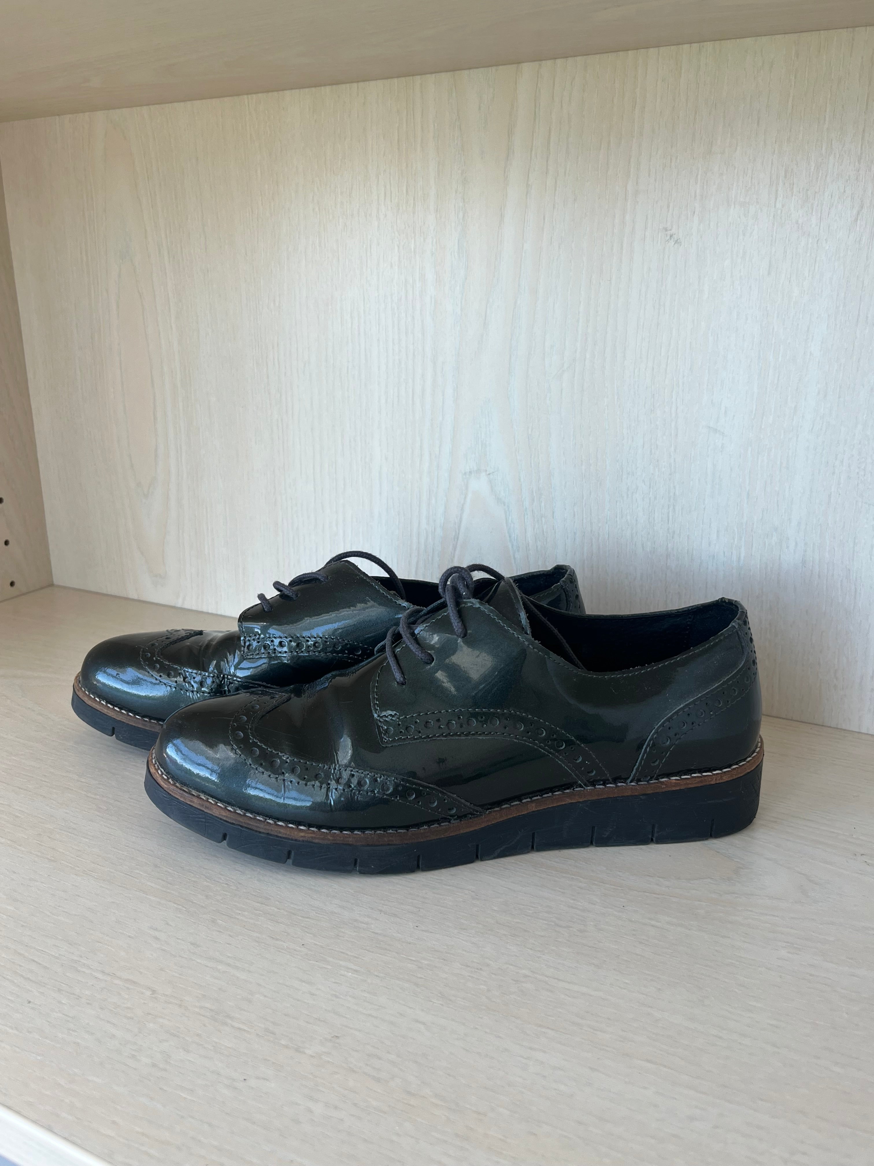 Sacha Essentials women’s black patent leather Oxford brogues EU 39