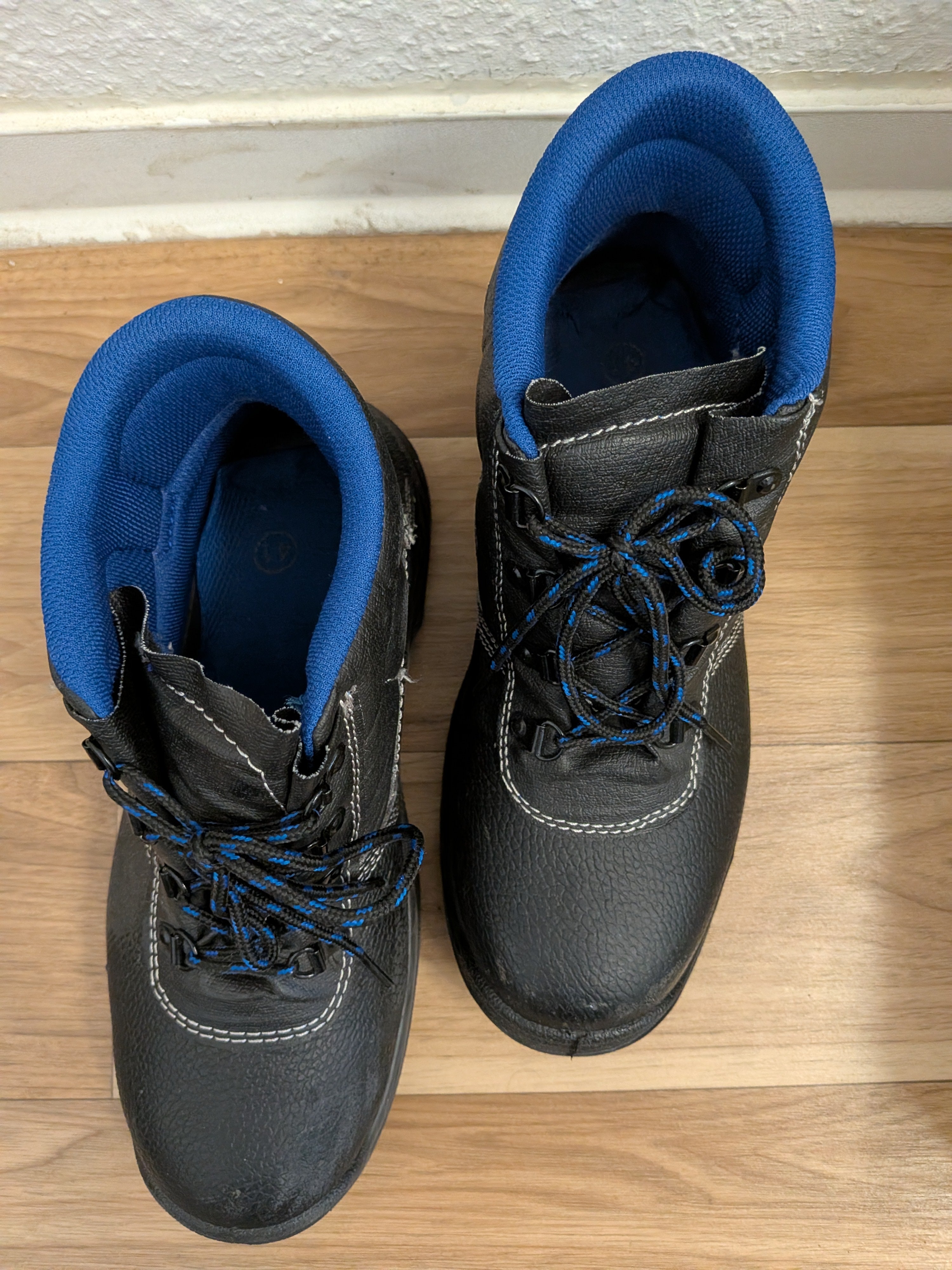 Like New S3 Safety Boots Size 42 Black – Steel Toe & Puncture-Proof Sole