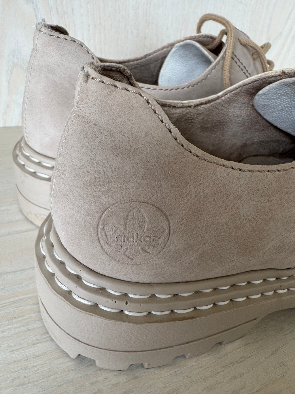 Rieker Damen Schnürschuhe Leder Beige Gr. 39 Guter Zustand