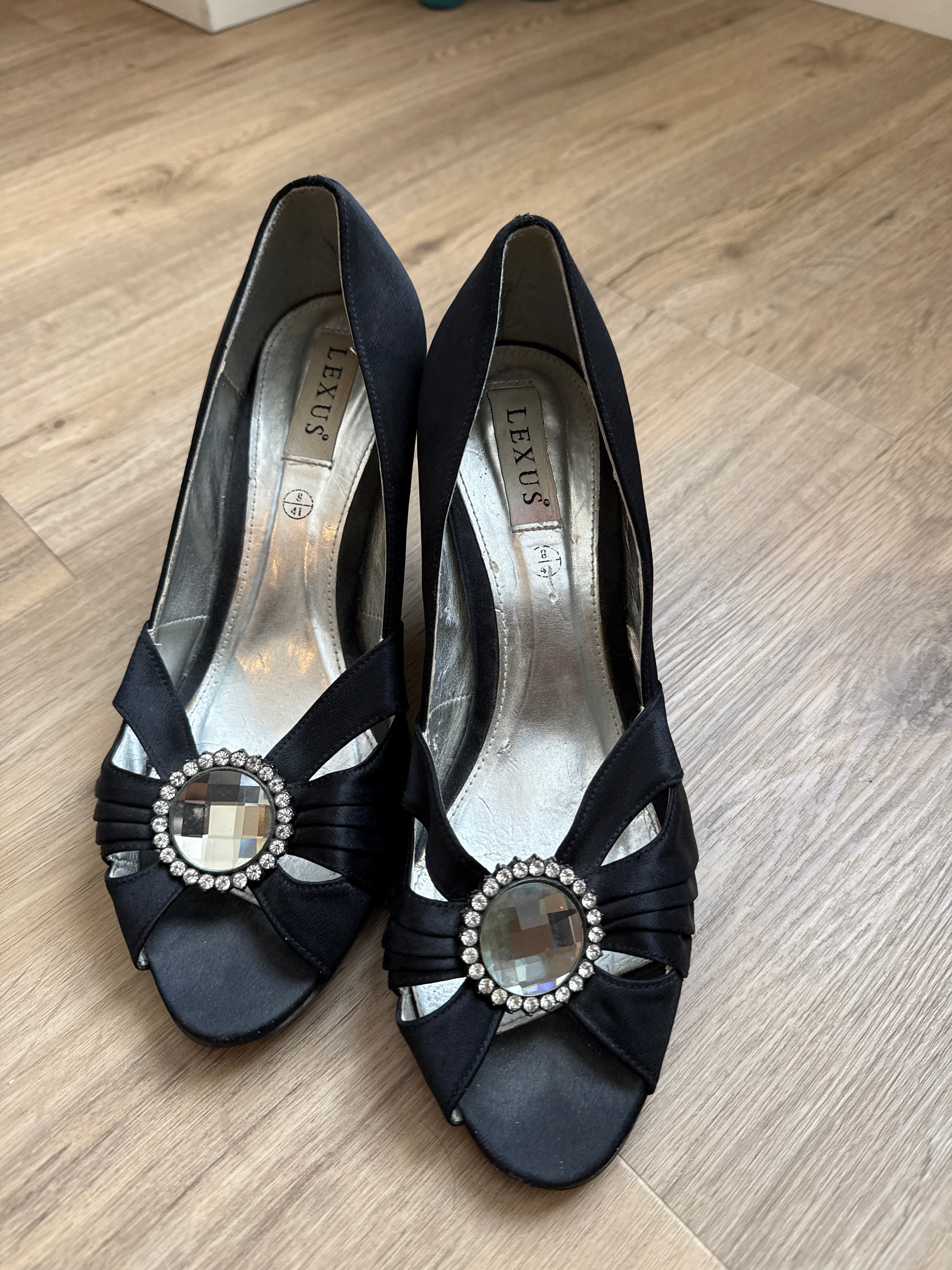 LEXUS Satin Peep-Toe Heels – Strass, Schwarz, Gr. 41, Guter Zustand