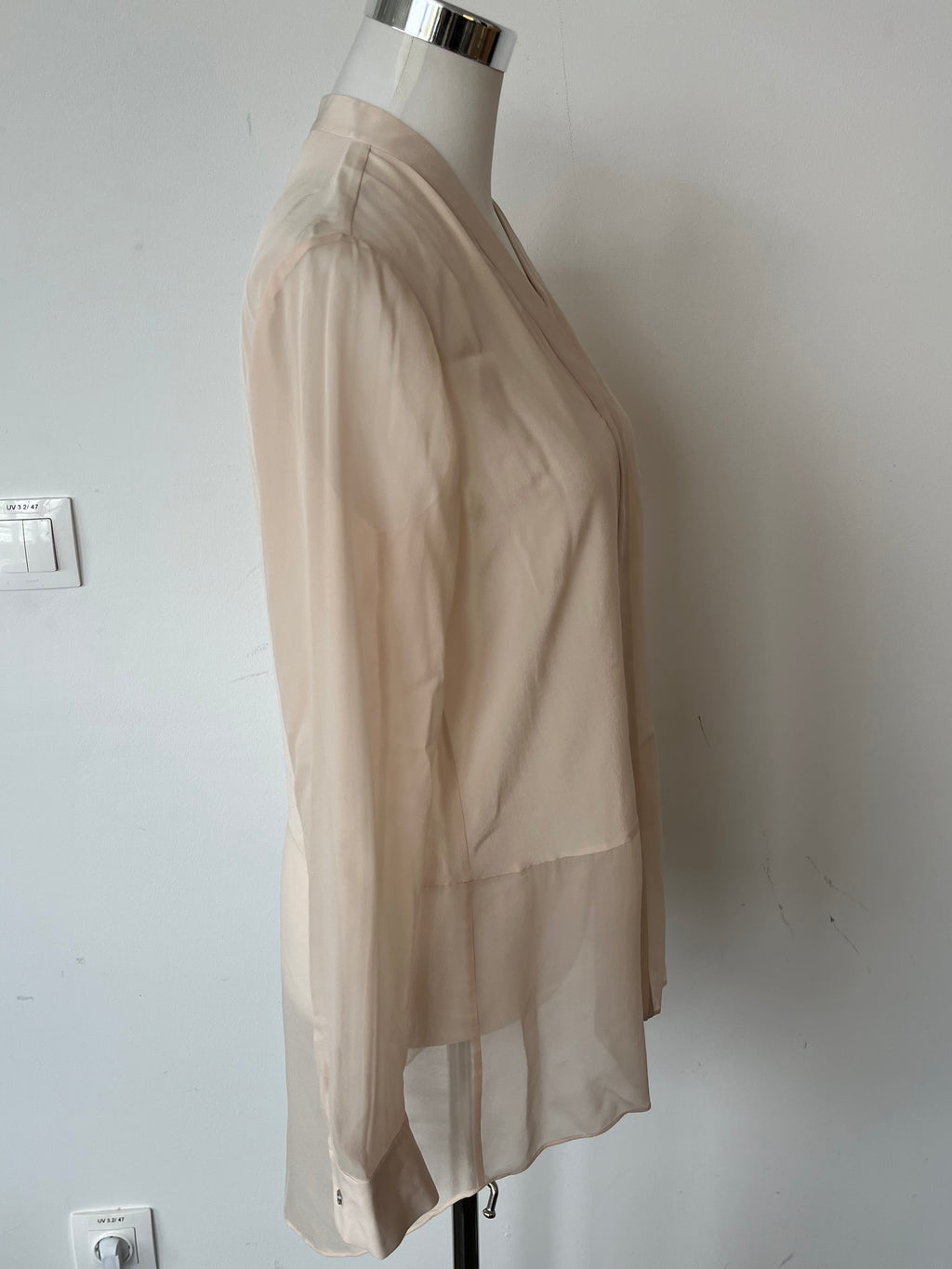 Massimo Dutti Classic V-Neck Blouse Ivory EU 38 Very Good Condition