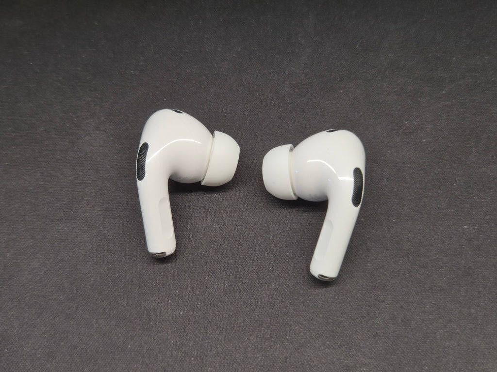 Apple AirPods Pro 2nd Gen White MagSafe Case Good Condition + Extra Ear Tips