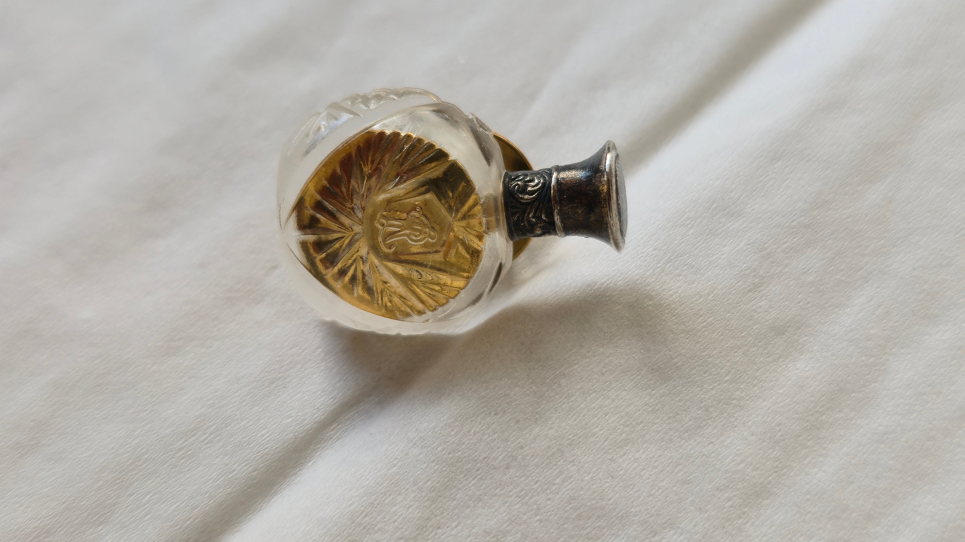 Ralph Lauren Safari Mini Parfüm Flakon Brosche | Klar/Gold | Sammlerstück