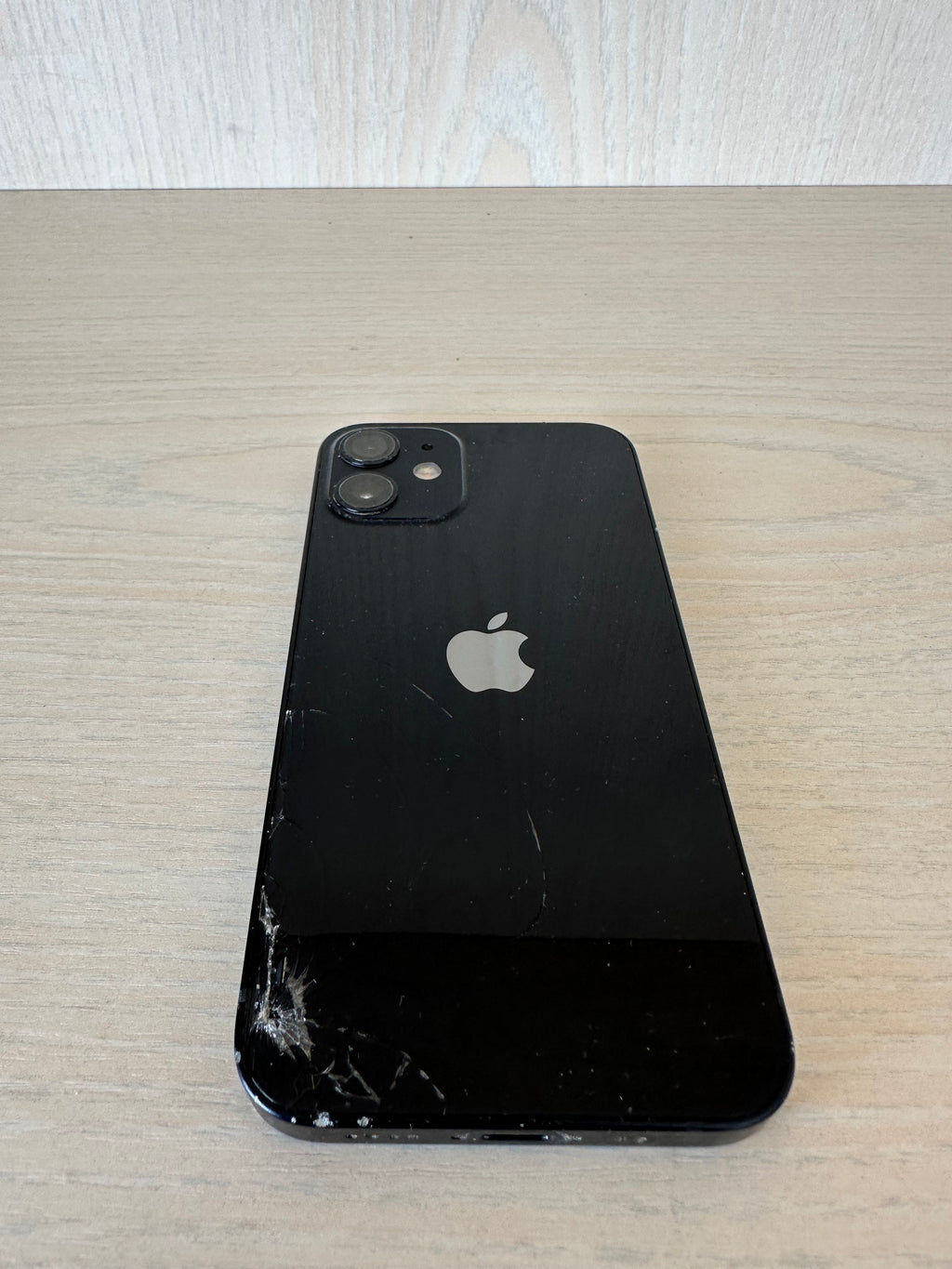 Apple iPhone 12 mini 128GB Black (A2399 EU) Poor, Back Glass Broken, With Case