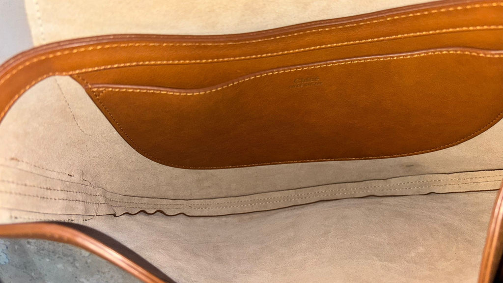 Chloé Kiss Hobo Bag Medium – Glattleder, Tan, Silber, Guter Zustand