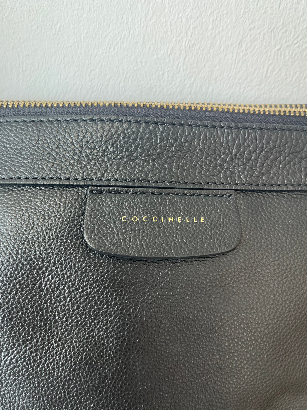 Coccinelle Schultertasche Schwarz Leder Mittel – Sehr Guter Zustand
