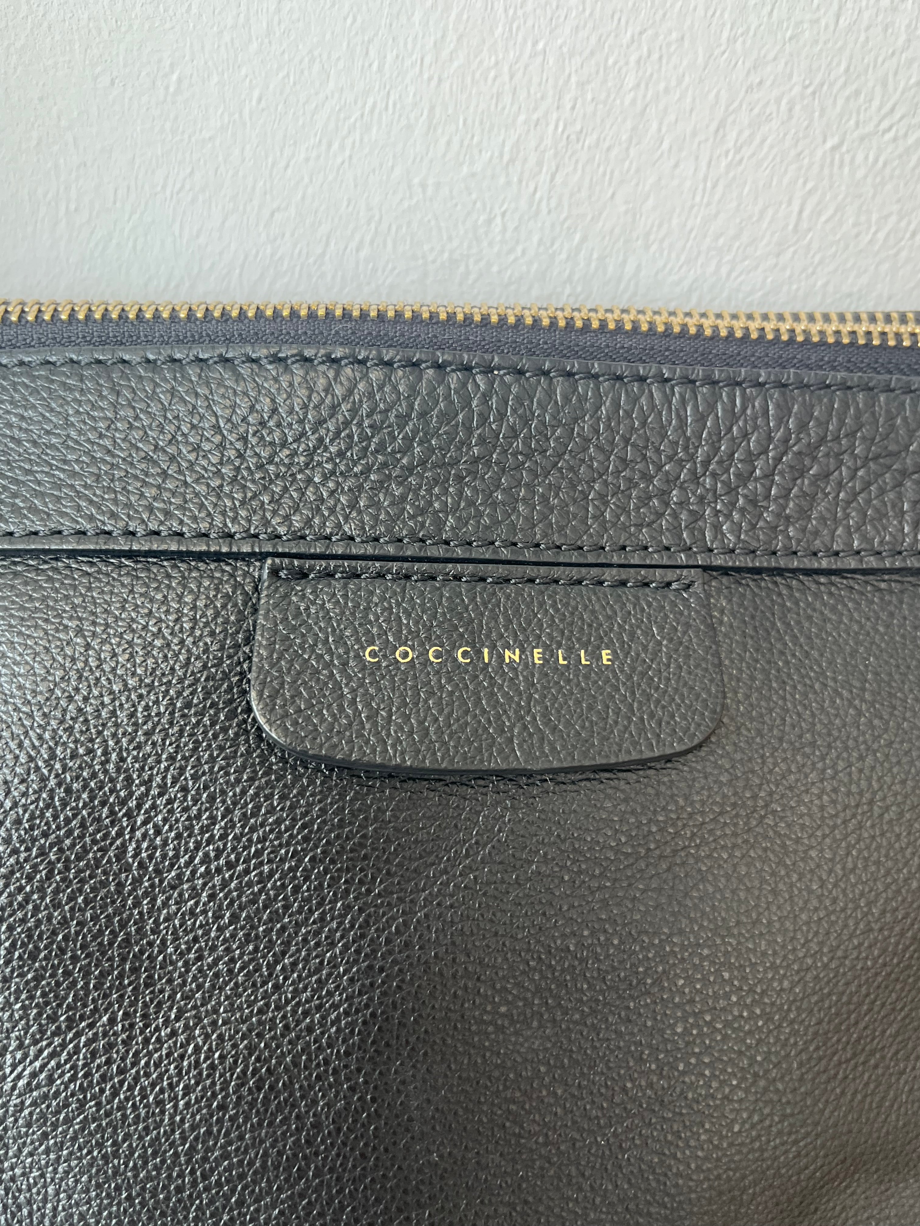 Coccinelle Schultertasche Schwarz Leder Mittel – Sehr Guter Zustand