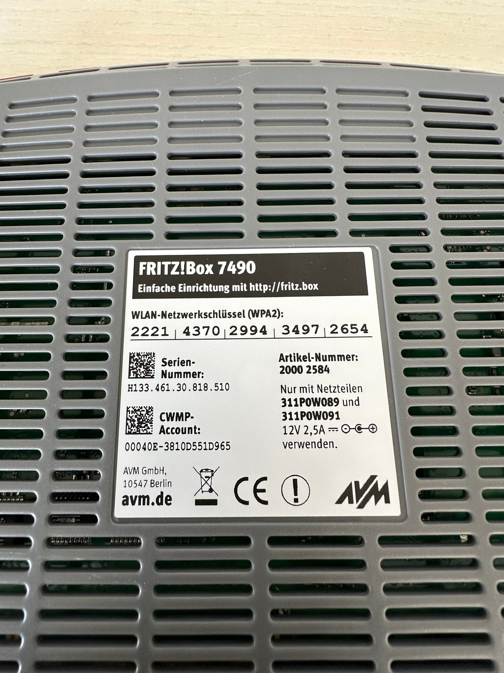 AVM FRITZ!Box 7490 – WLAN Router, Rot/Weiß, guter Zustand