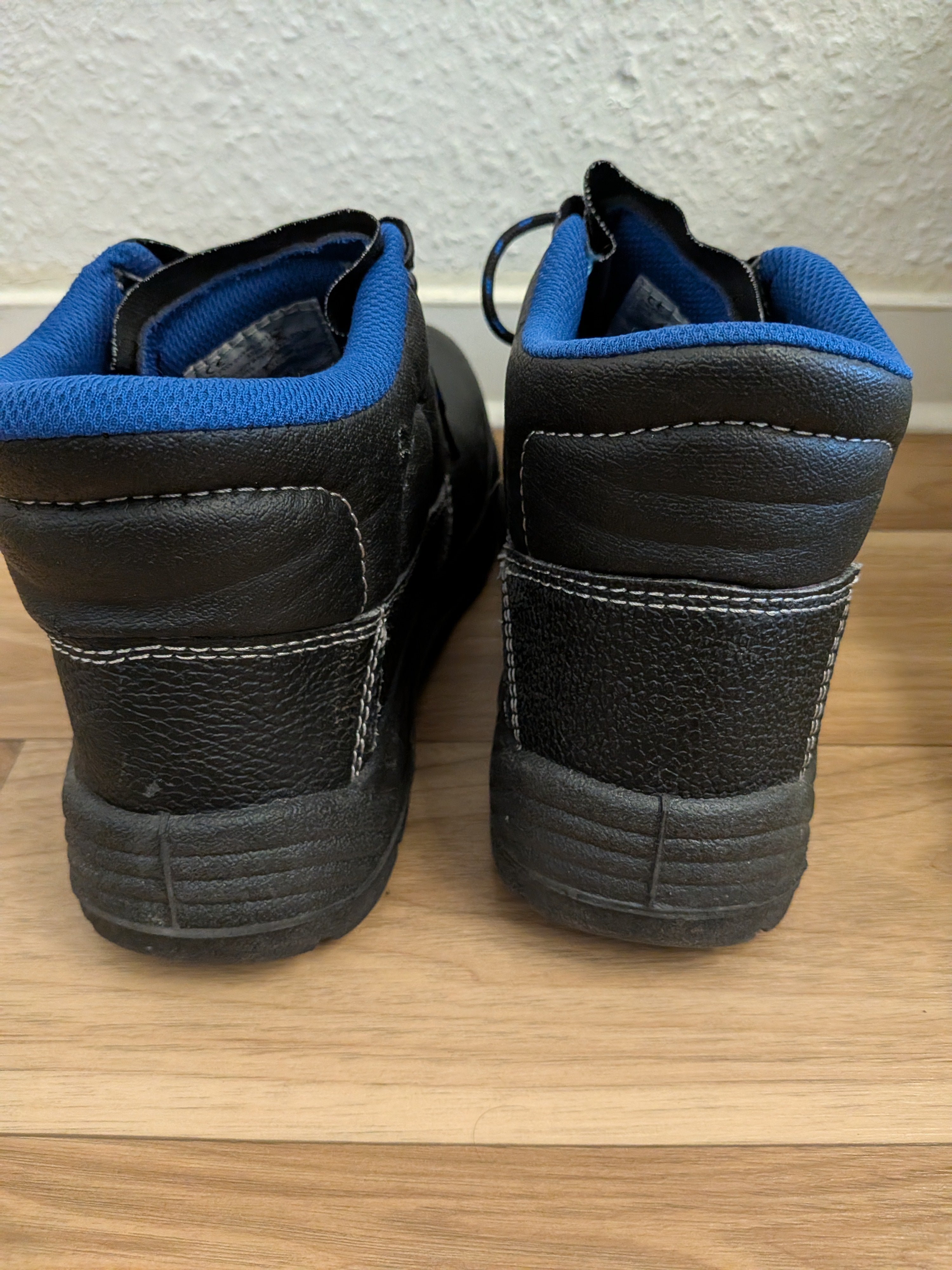 Like New S3 Safety Boots Size 42 Black – Steel Toe & Puncture-Proof Sole