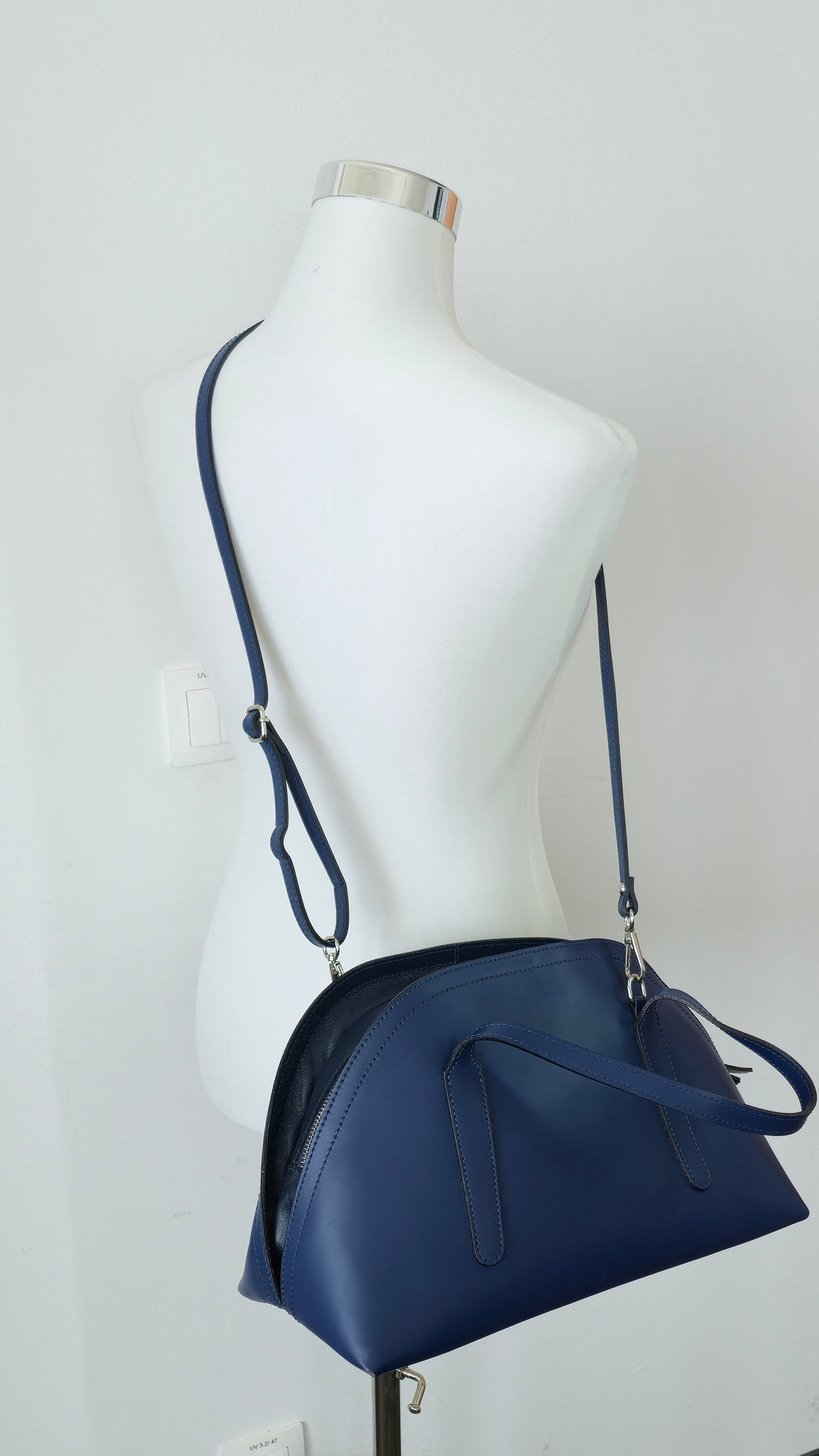 Linda Damiani Shoulder Bag – Genuine Leather, Navy Blue, Medium, Good Condition