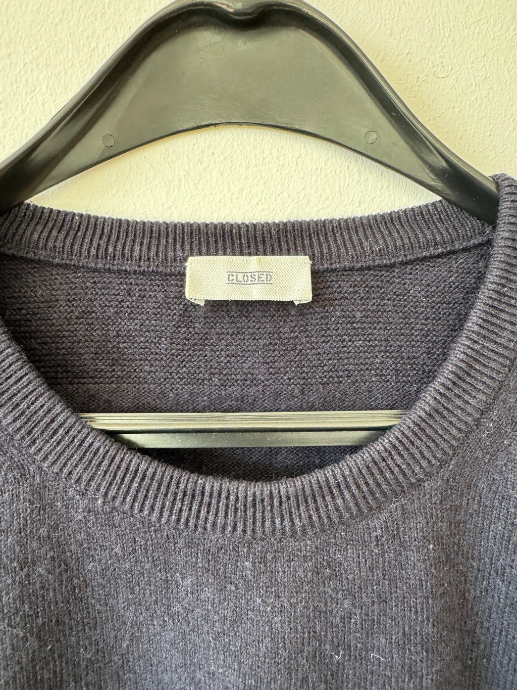Closed navy fine-knit sweater, cashmere blend, size M, normal use