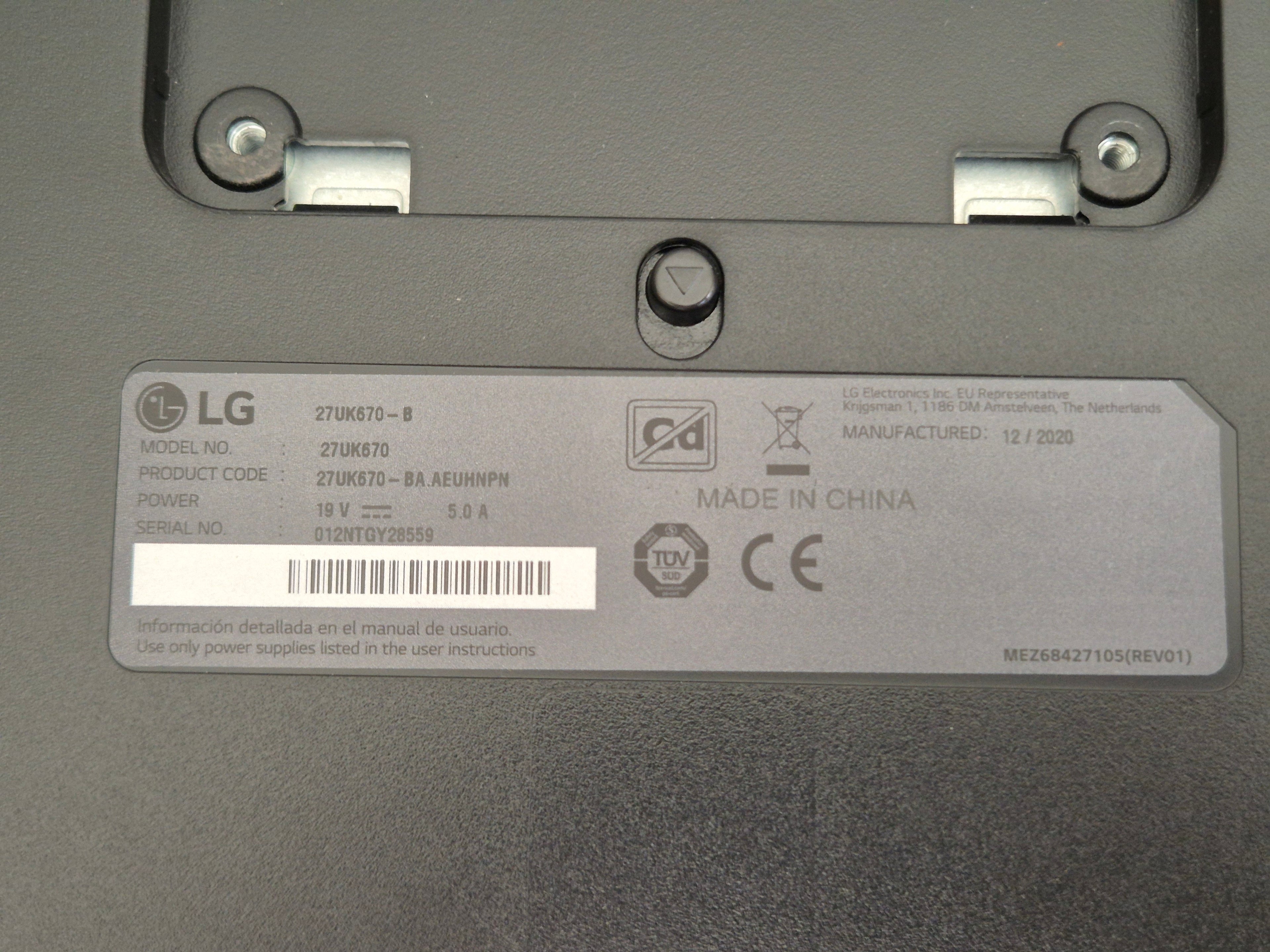 LG 27UK670-B 27 IPS 4K Monitor Schwarz, USB-C, Sehr Gut, Ohne Standfuß