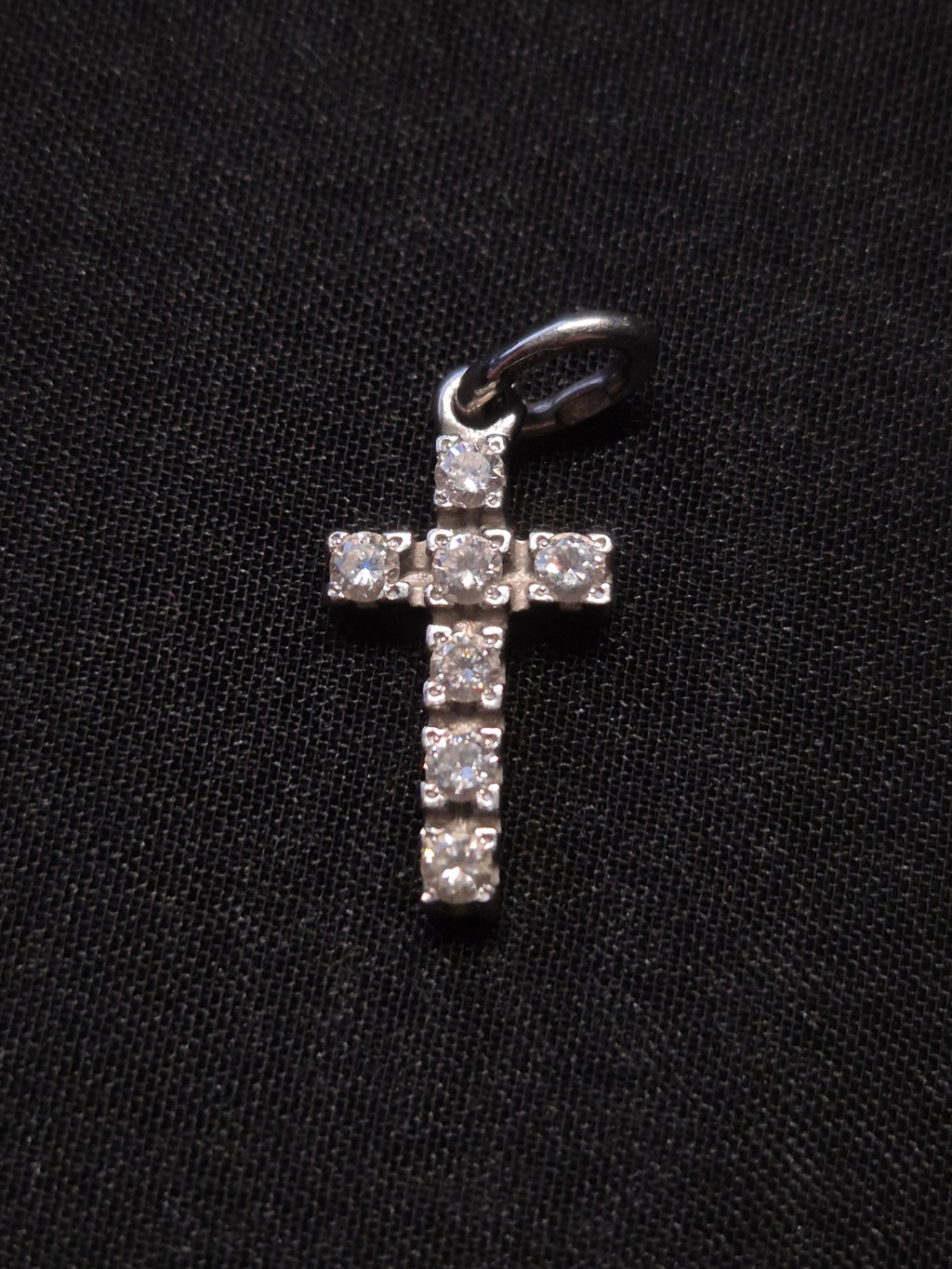18K Weißgold Diamant Kreuz Anhänger – Sehr Gut – Silber – Klein – No Brand