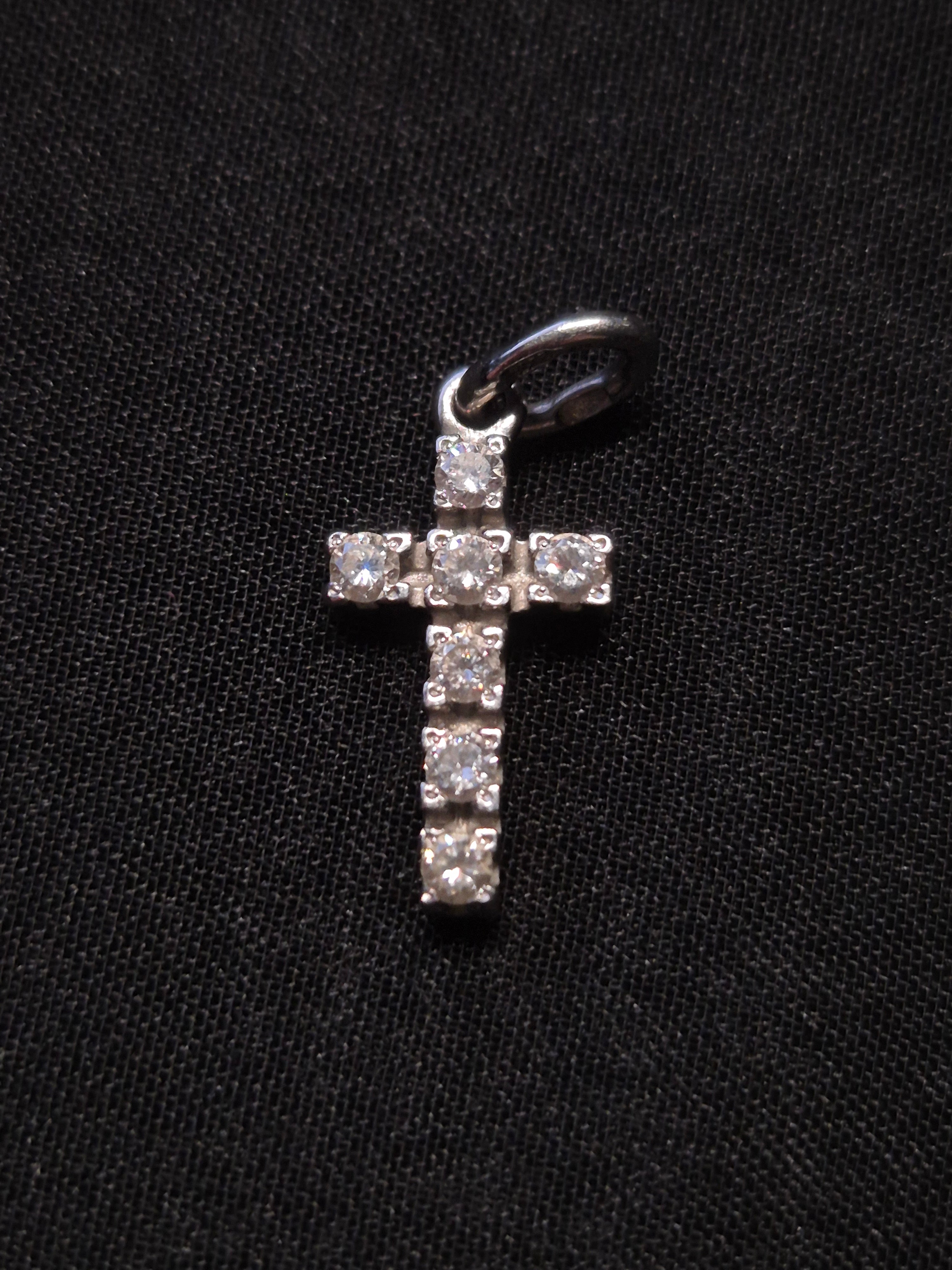 18K Weißgold Diamant Kreuz Anhänger – Sehr Gut – Silber – Klein – No Brand