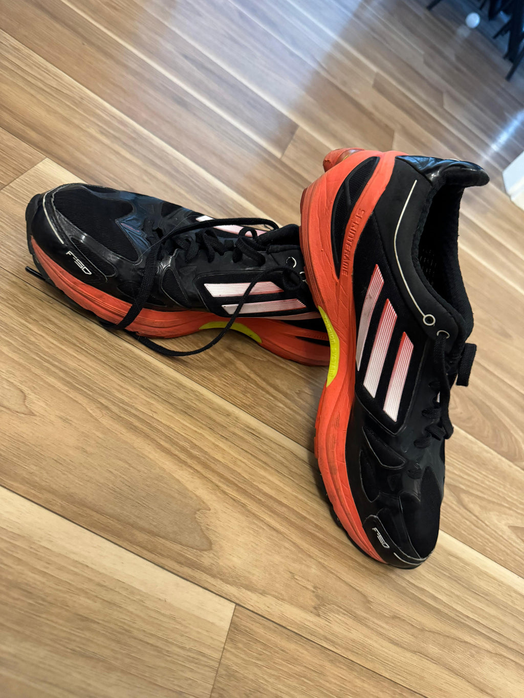 Adidas Adizero Laufschuh - EU 42.5 - Schwarz/Rot - Gebraucht