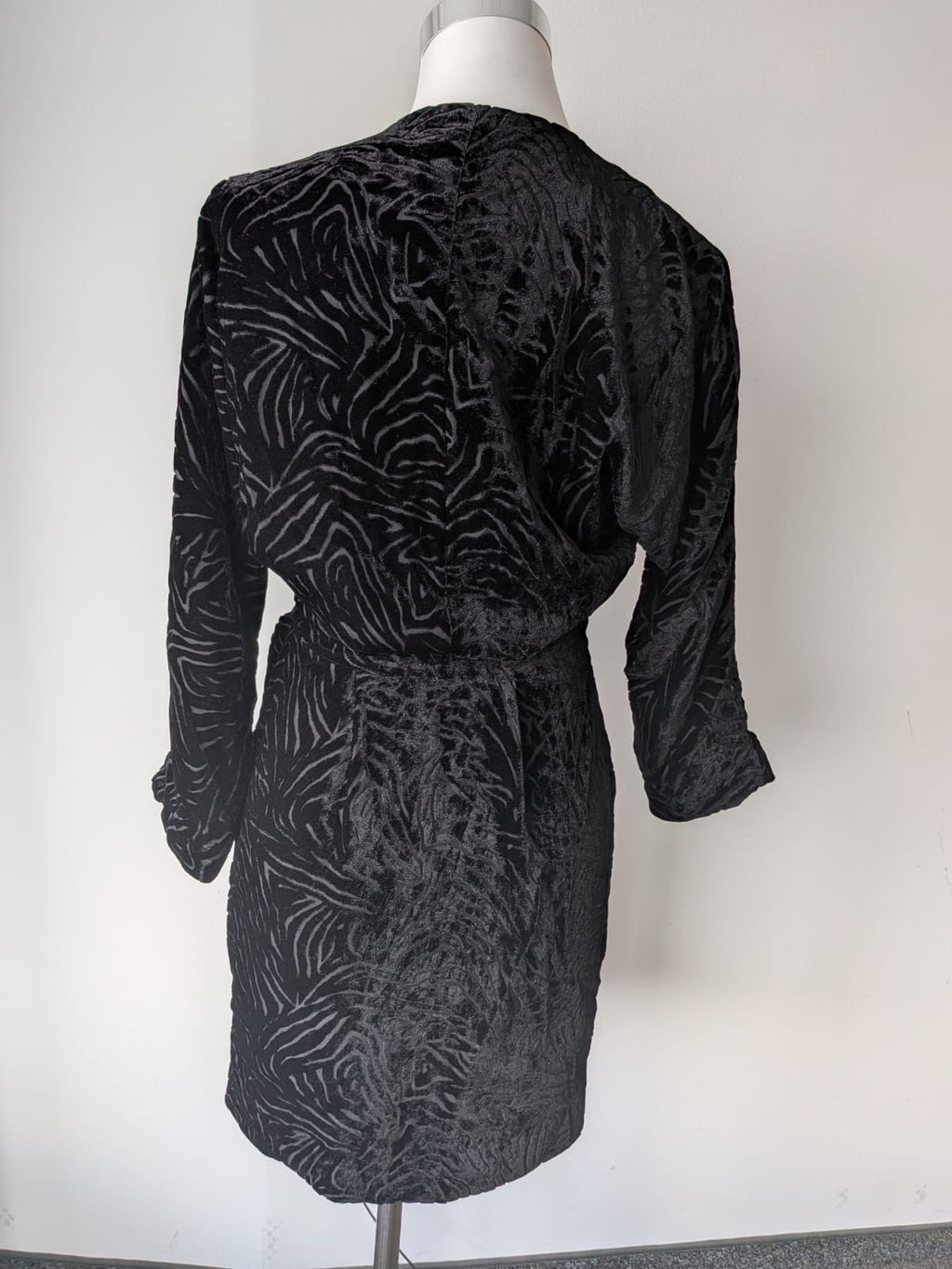 & Other Stories Paris Atelier Samtkleid Wickelkleid, EU 34, Schwarz, Sehr gut