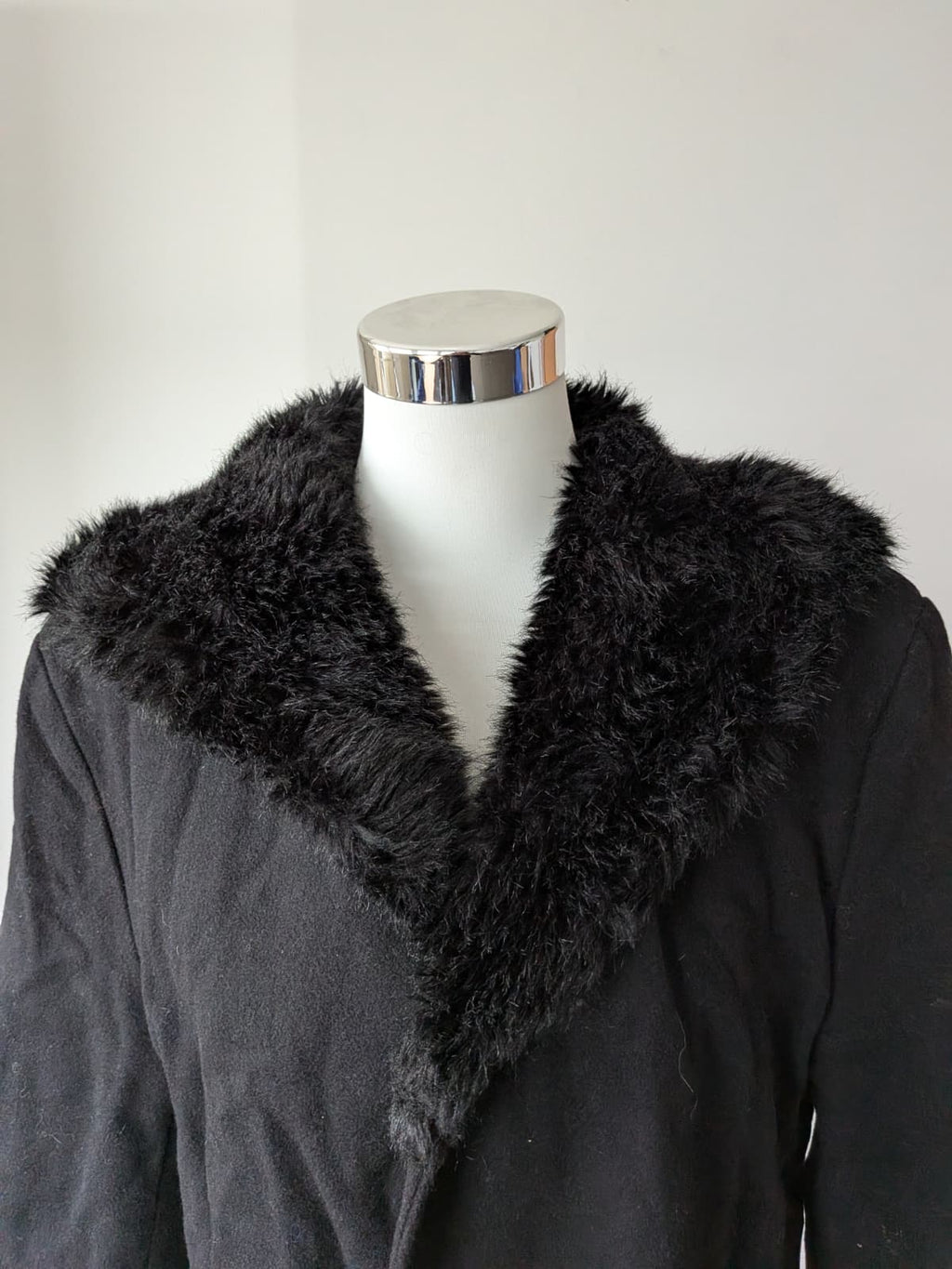 Bertoni Wollmantel mit Kunstfellkragen – Schwarz, Größe L, Guter Zustand