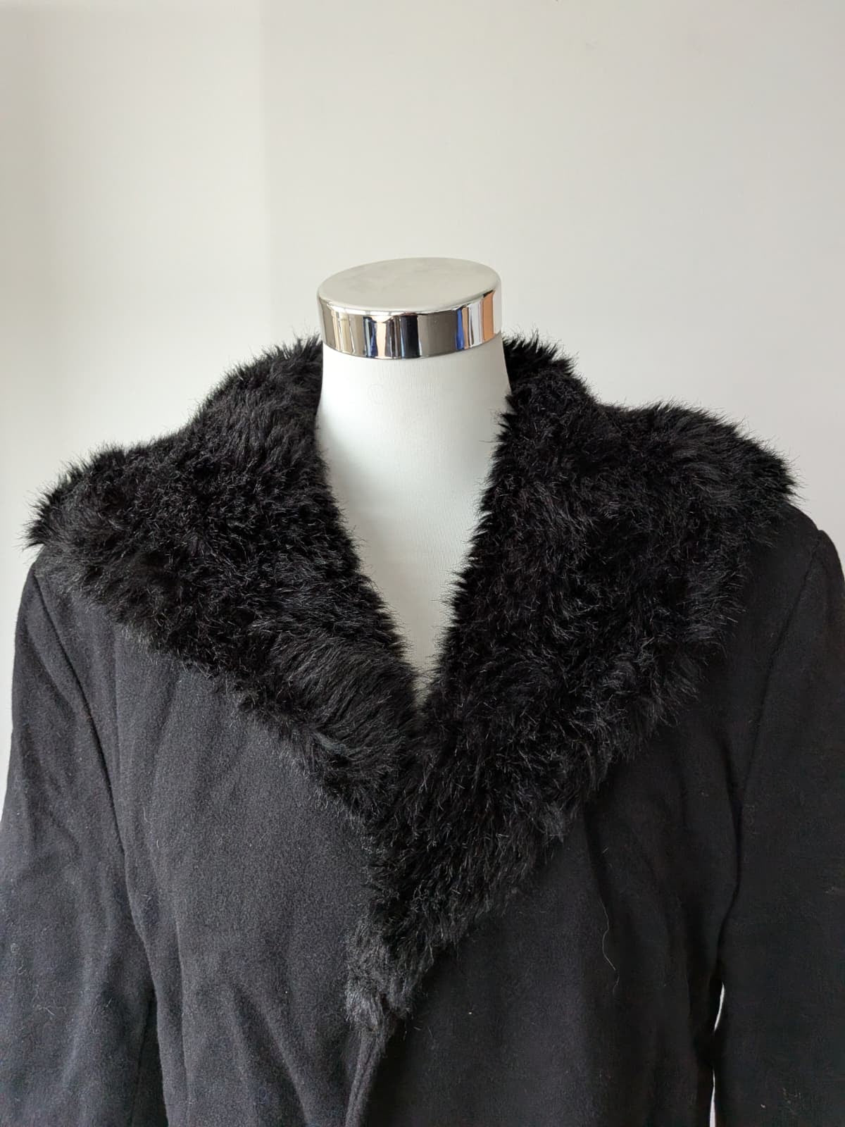 Bertoni Wollmantel mit Kunstfellkragen – Schwarz, Größe L, Guter Zustand