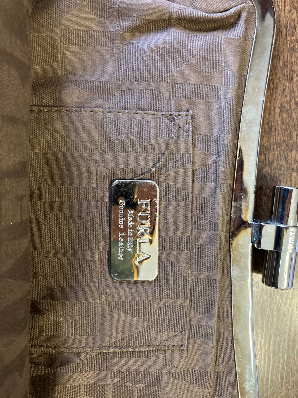 Furla Metallic Bronze Leder Clutch 25cm Kiss-Lock, Zustand Gut