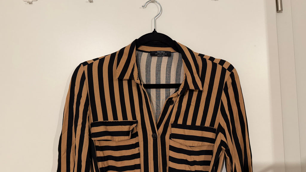 Bershka Gestreiftes Kleid, S, Schwarz/Beige, Stoffgürtel, Sehr guter Zustand